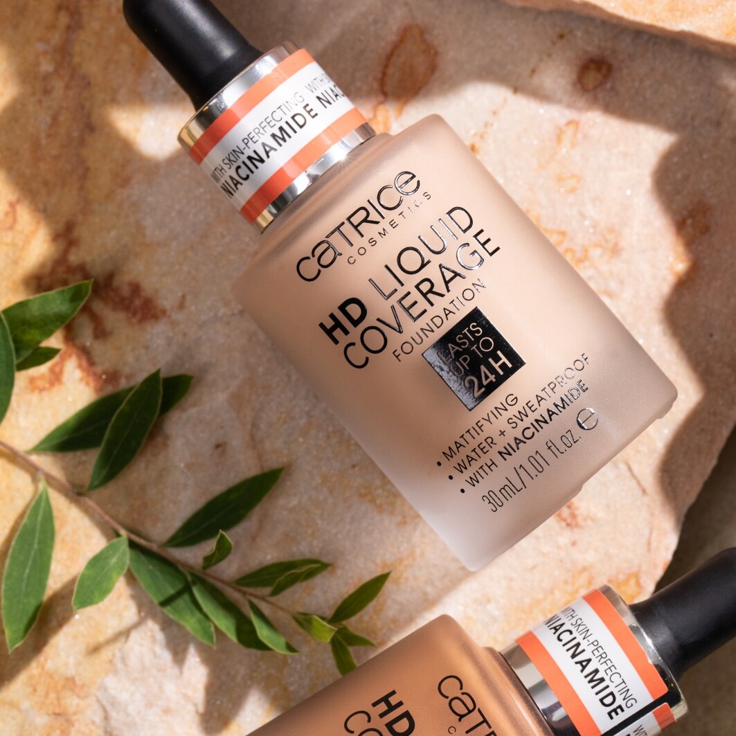 Catrice Foundation »HD Liquid Coverage Foundation«, Flüssig, mattierend, softe Textur, hohe Deckkraft, wasserfest.