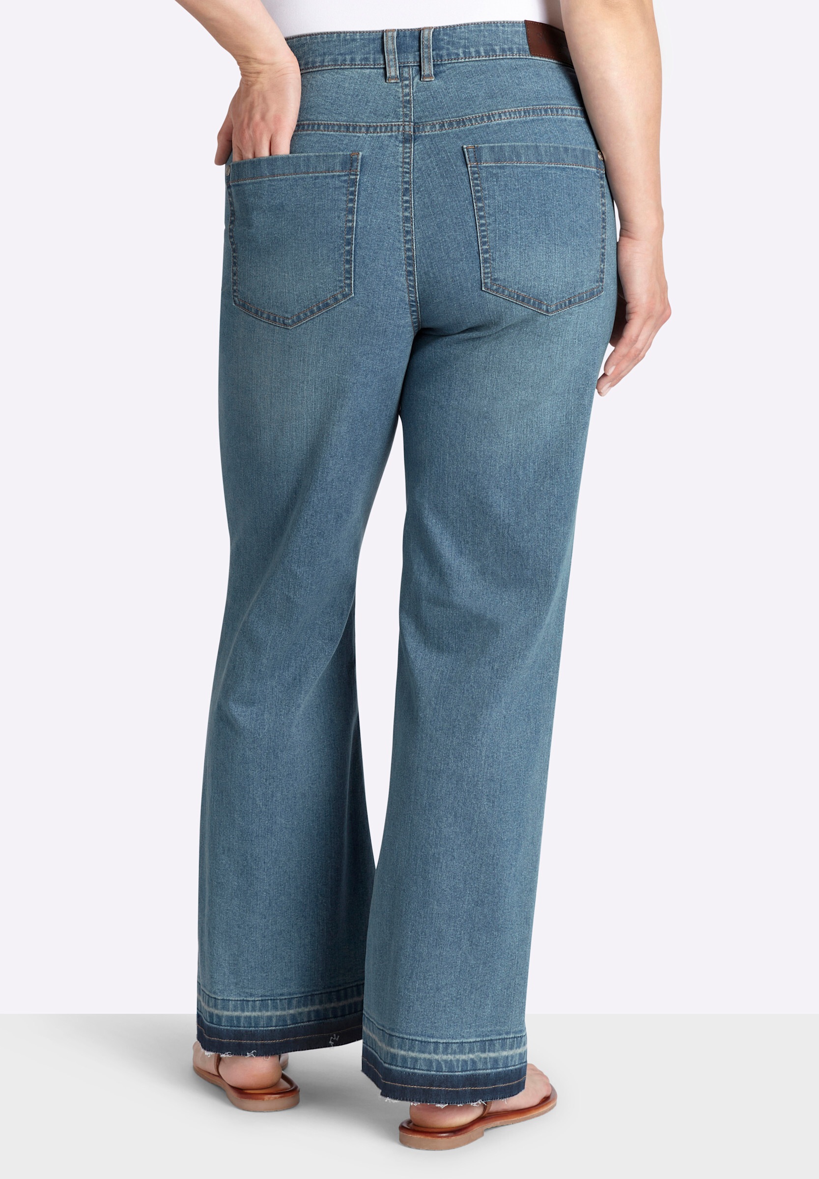 Sheego 5-Pocket-Jeans »Bootcut-Jeans Bootcut-Jeans mit Fransensaum«