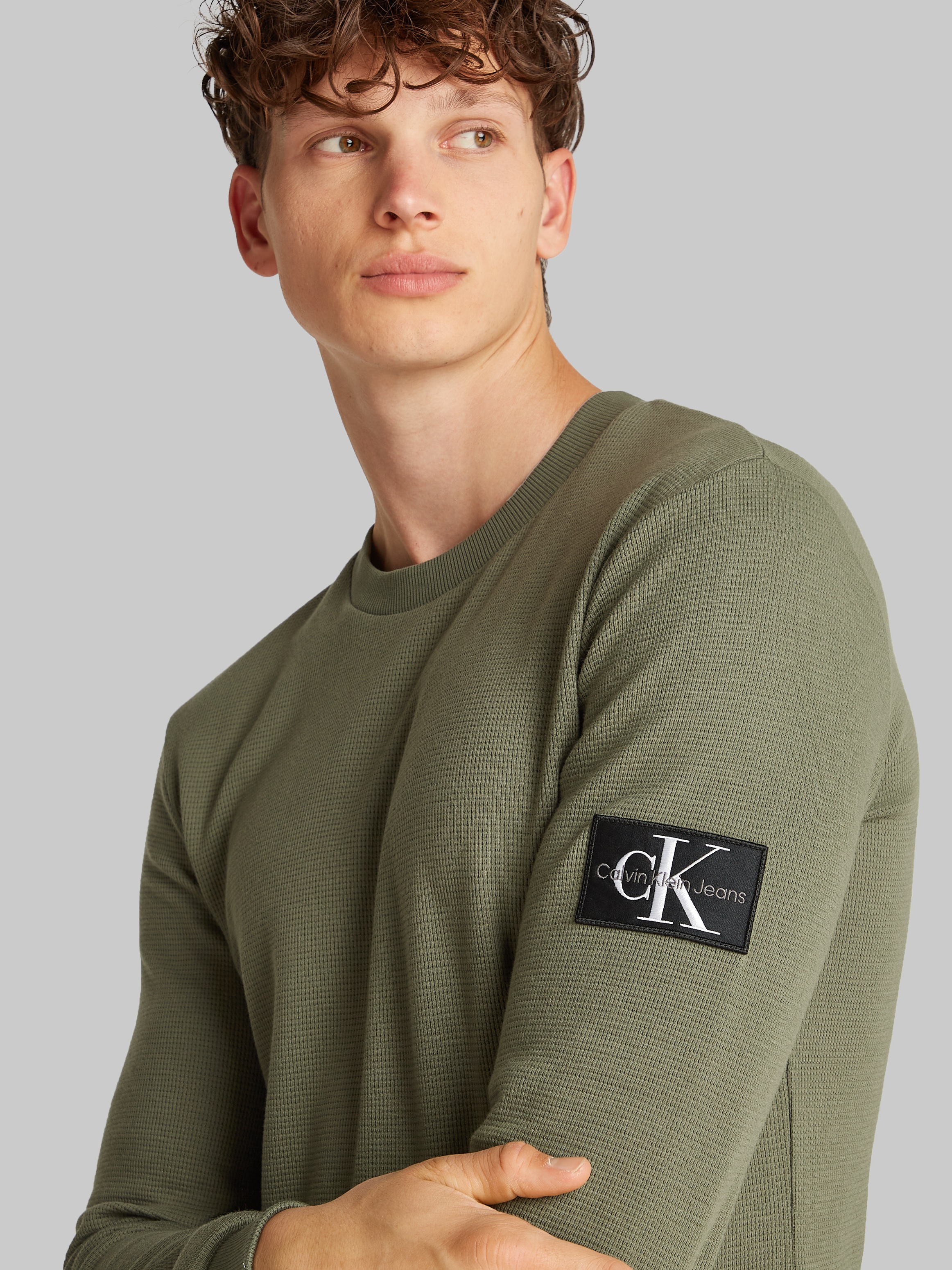 Calvin Klein Jeans Langarmshirt »BADGE WAFFLE LS TEE«, mit Logopatch