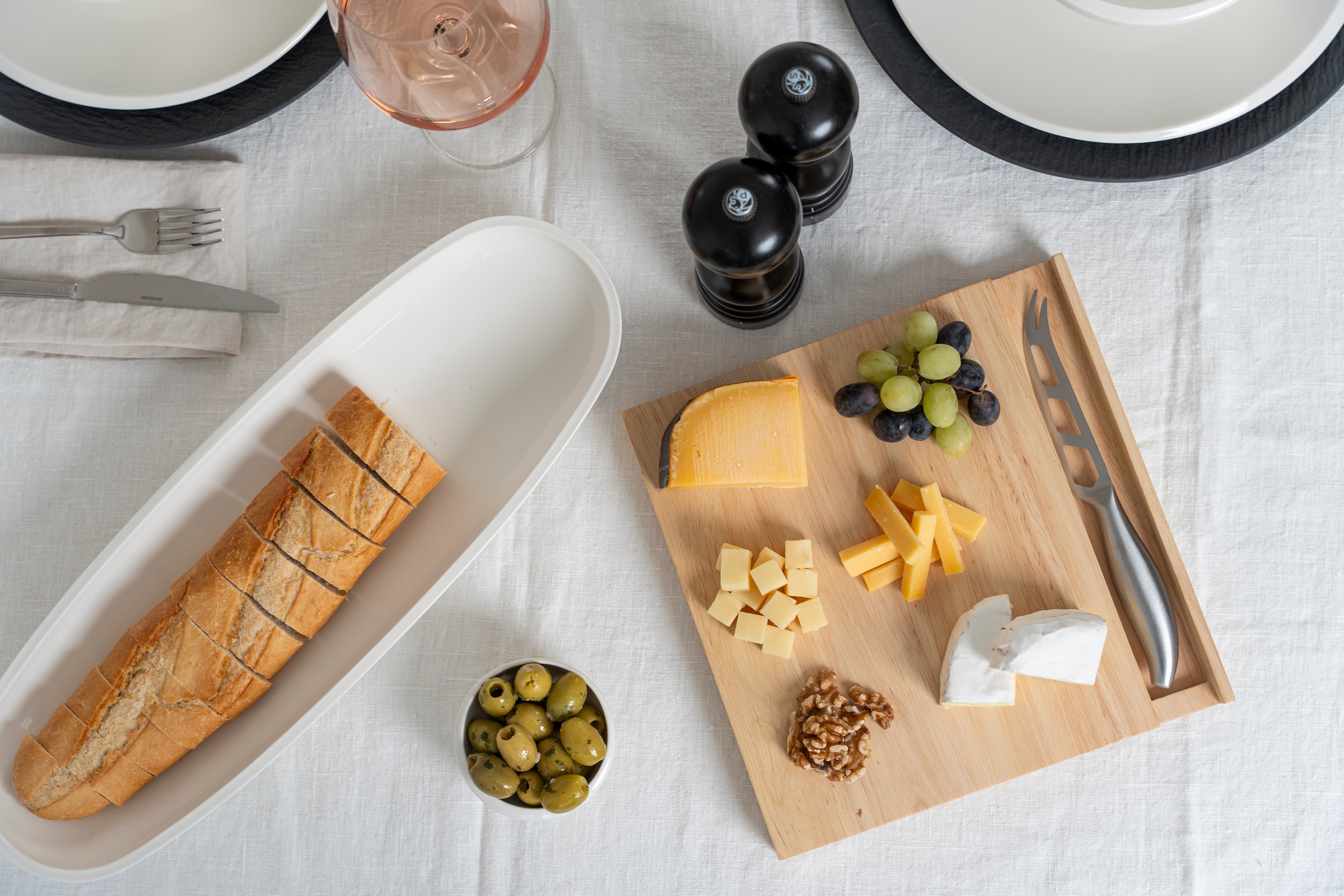 Continenta Käsebrett »mit Messer, Gummibaum« hochwertige Verarbeitung, inkl. Käsemesser