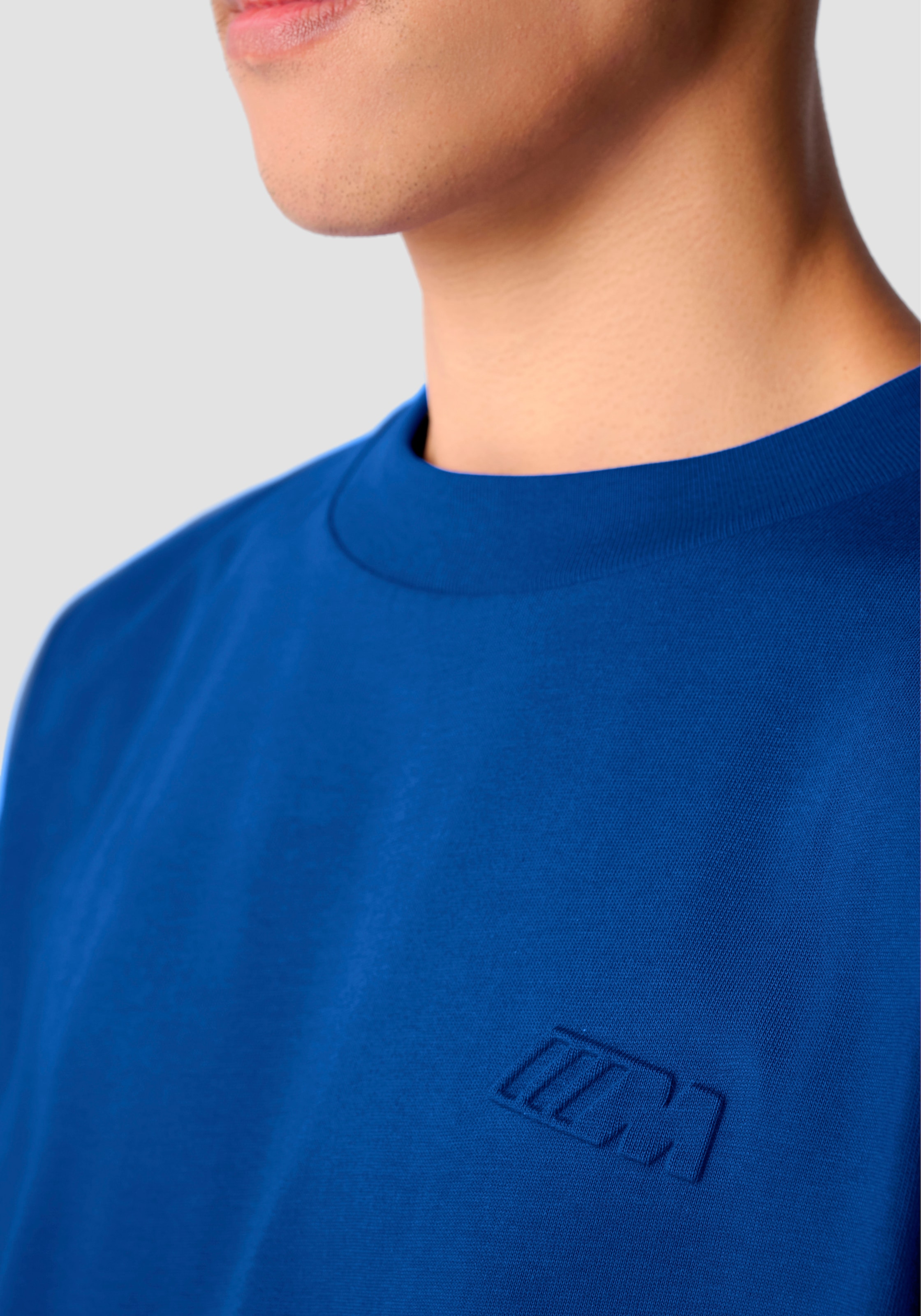 BMW T-Shirt mit Logostickerei auf Brusthöhe