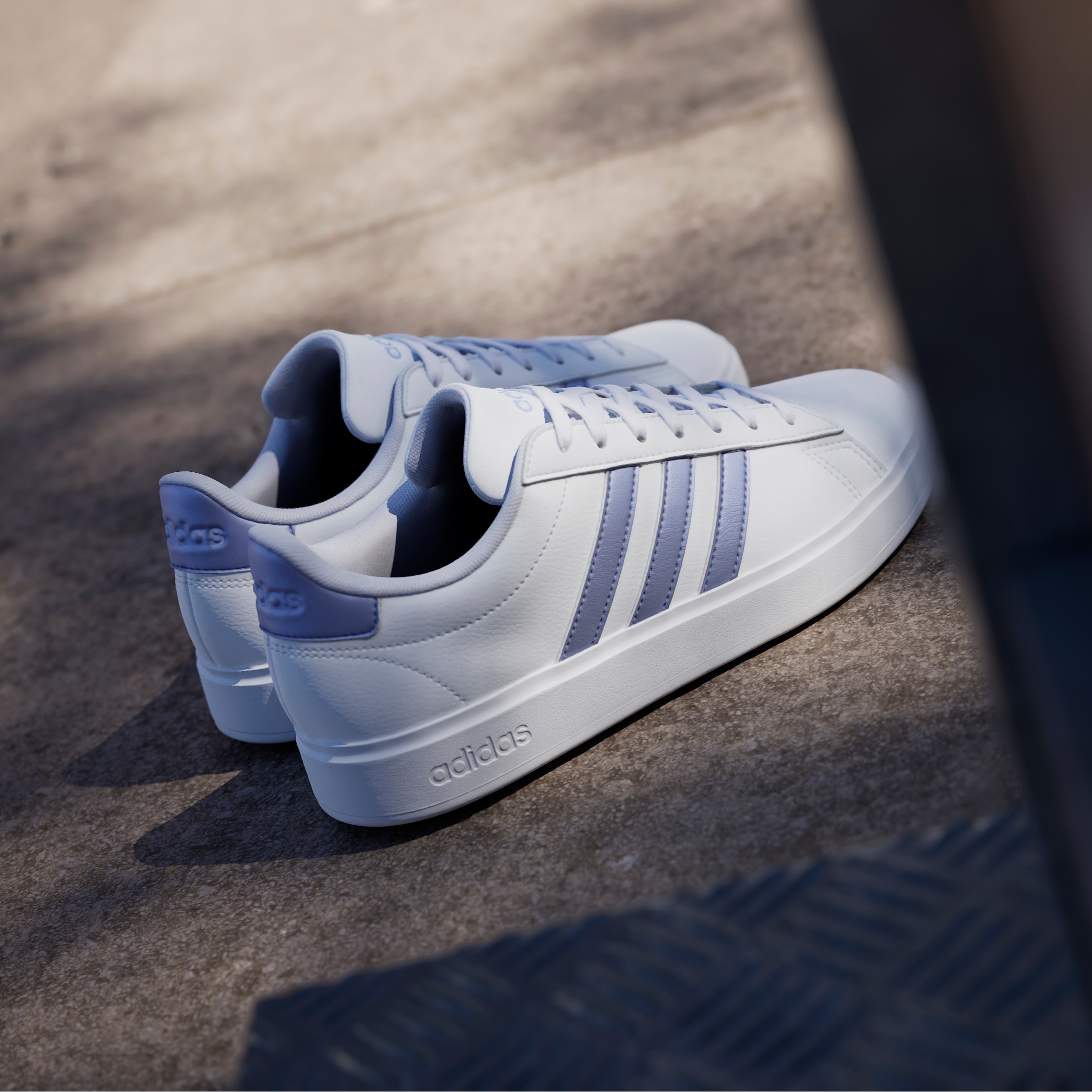 adidas Sportswear Sneaker »GRAND COURT CLOUDFOAM LIFESTYLE COURT COMFORT«, Design auf den Spuren des adidas Superstar