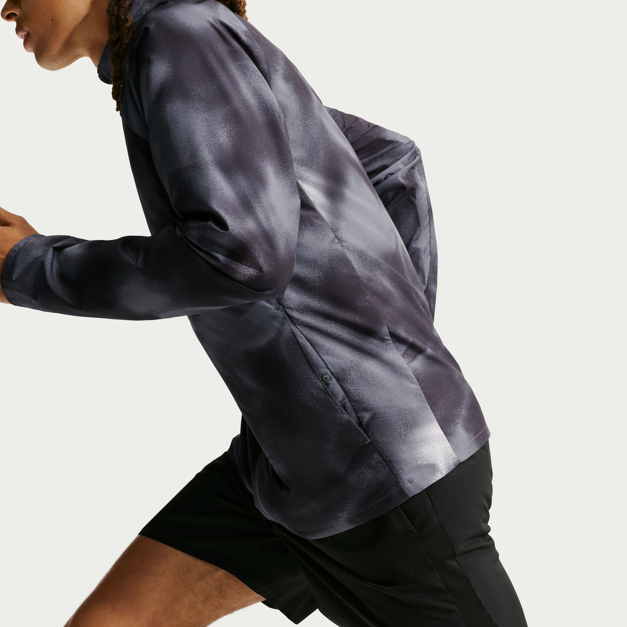Nike Laufjacke »Nike Miler Men's UV Repel Running Jacket« für den Laufsport entwickelt, mit UV Repel, aus Polyester