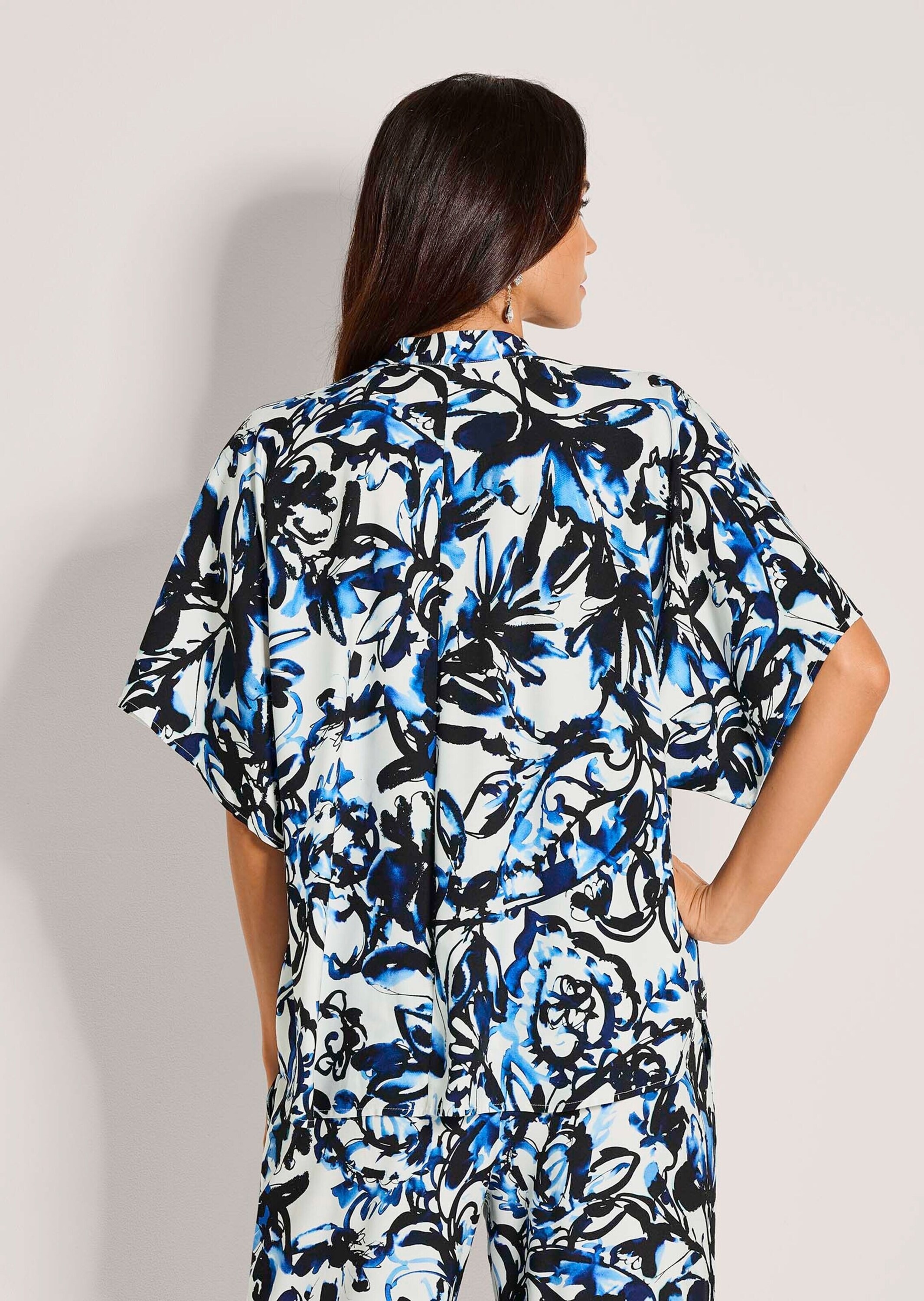 MADELEINE Kurzarmbluse »Blusenshirt Oversized-Bluse mit Rüschen« Bluse mit Rüschendekoration an der Knopfleiste