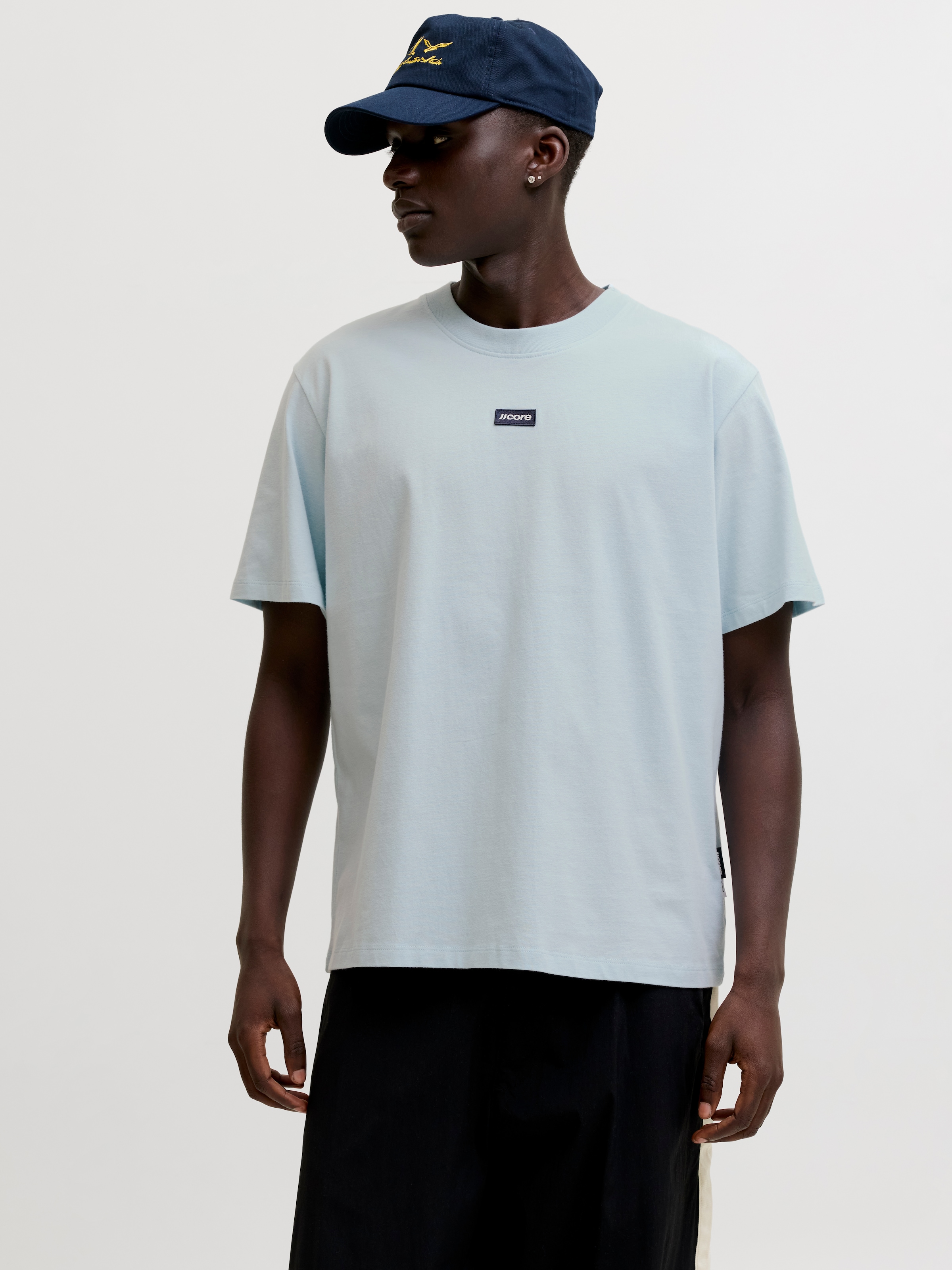 Jack & Jones T-Shirt »JCOCLUB BADGE TEE SS CREW NECK LN« mit Stickerei