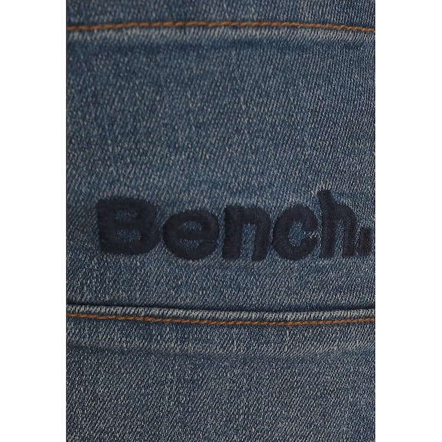 Ein limitierter Shop mit einer Bench. Stretch-Jeans fit »regular bei mit Bein« OTTO schmalem