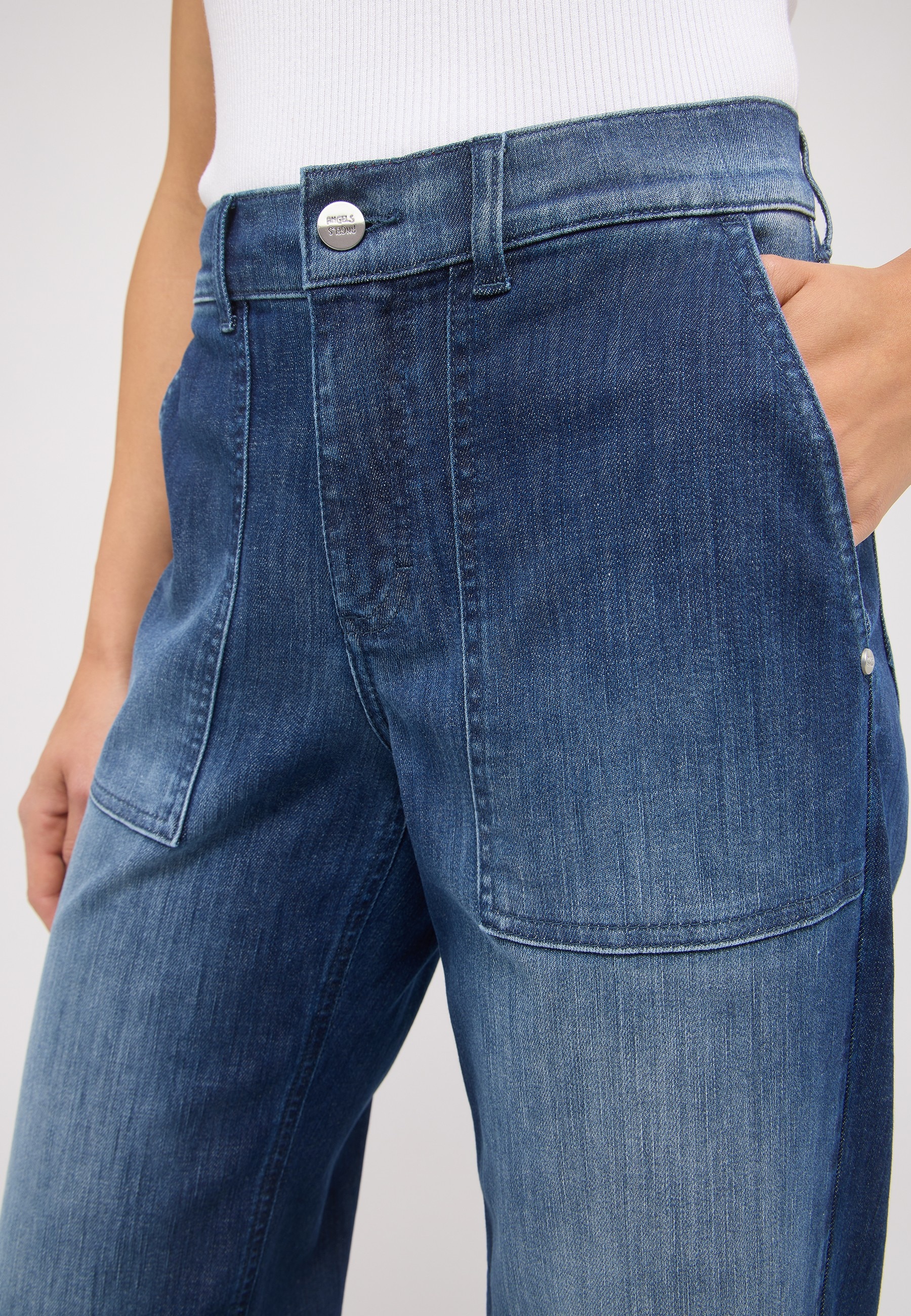 ANGELS Relax-fit-Jeans »LIZ WORKER«, mit großen Vordertaschen und Fade-Out Effekten