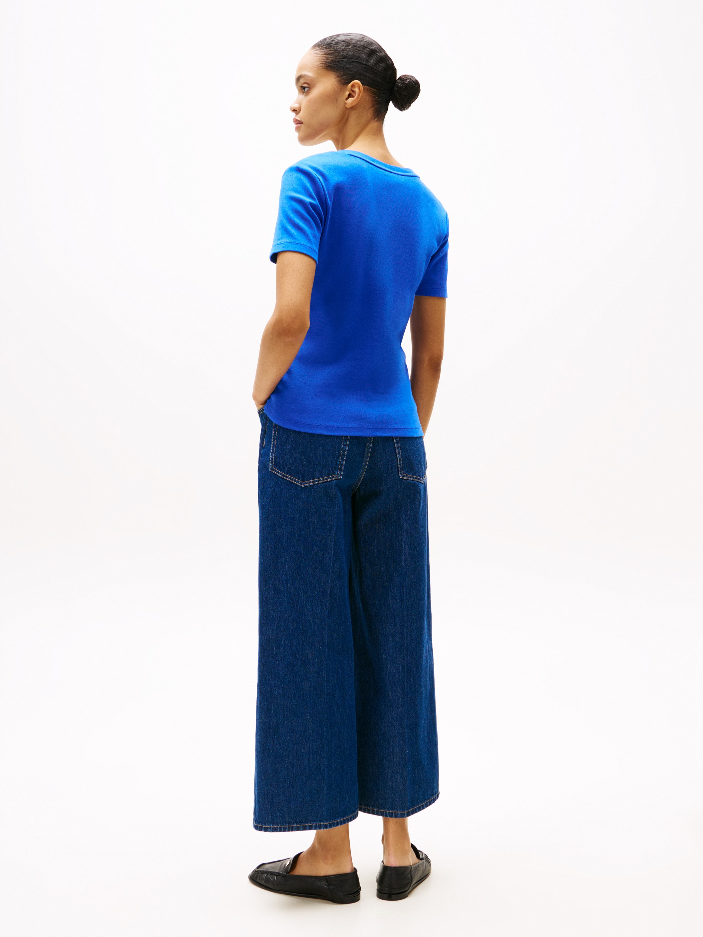 Tommy Hilfiger T-Shirt »SLIM CODY V-NK SS«, mit Logostickerei