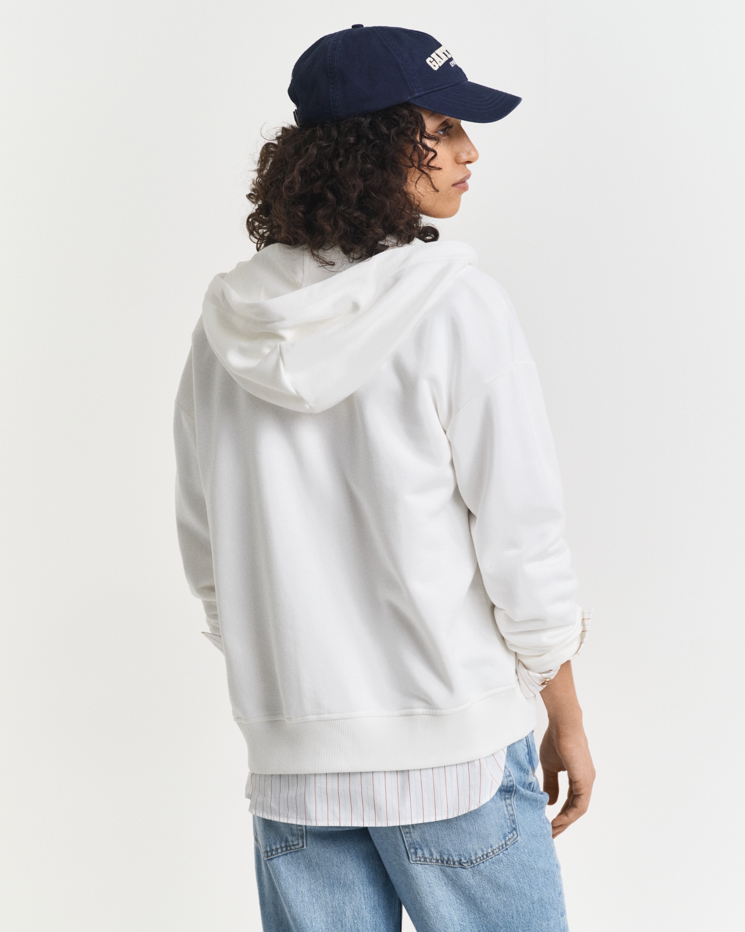 Gant Kapuzensweatjacke »SHIELD ZIP HOODIE« Grafische GANT-Stickerei auf der Brust