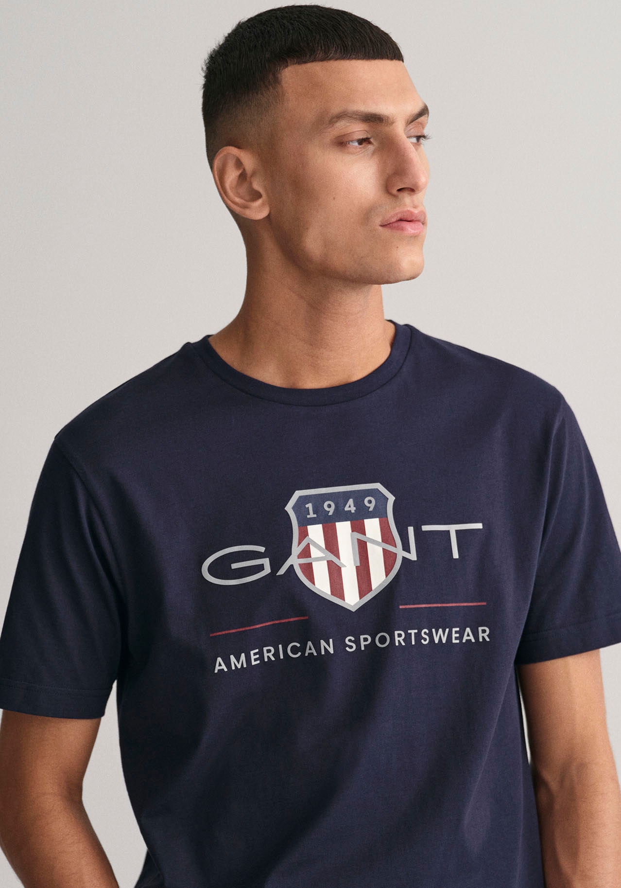 bei T-Shirt auf T-SHIRT«, »REG OTTO Logodruck mit SS ARCHIVE online Brust der SHIELD shoppen Gant