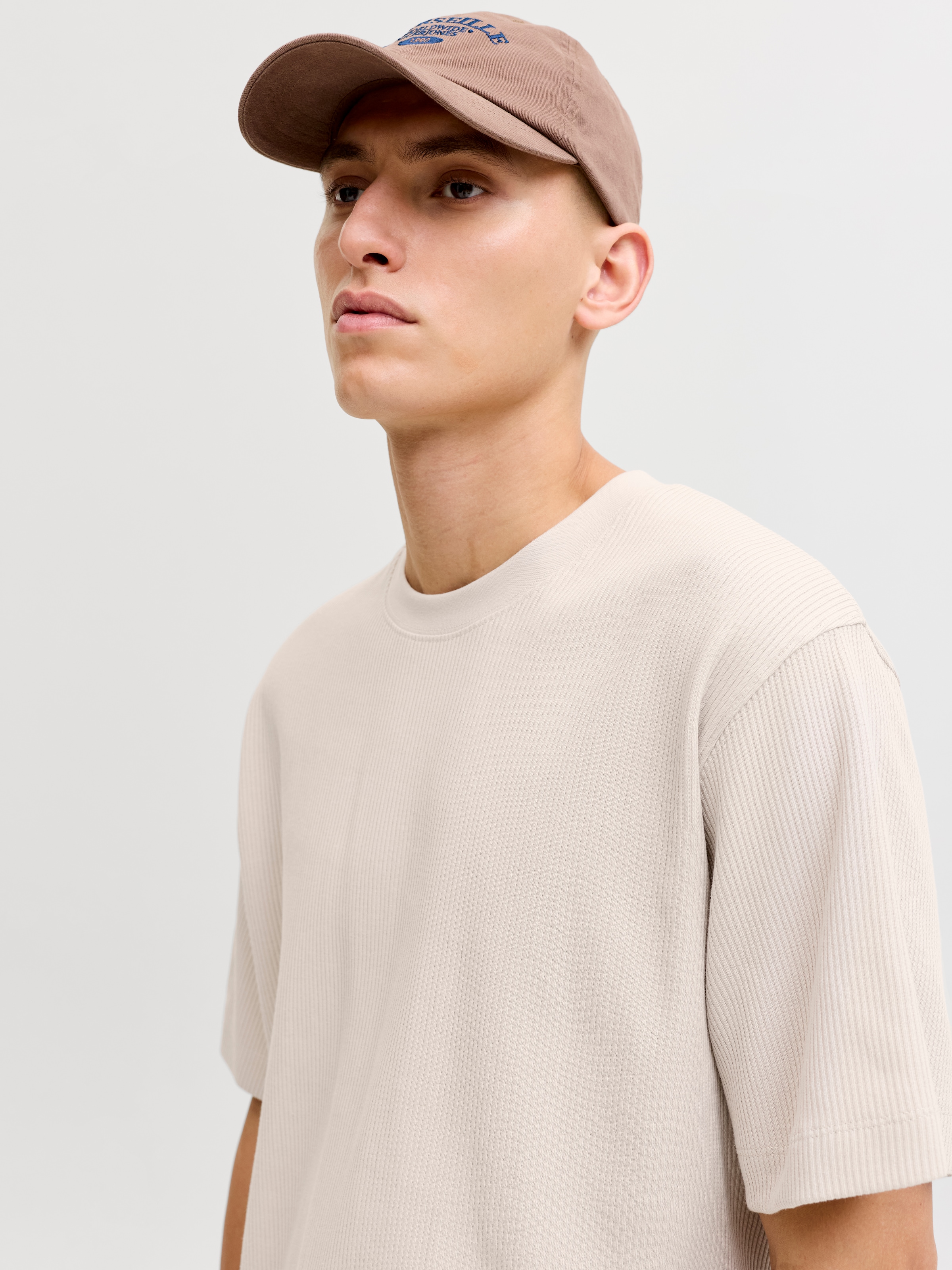 Jack & Jones Rundhalsshirt »JJEHARRISON STRUCTURE TEE SS O-NECK LN« mit Rundhalsusschnitt