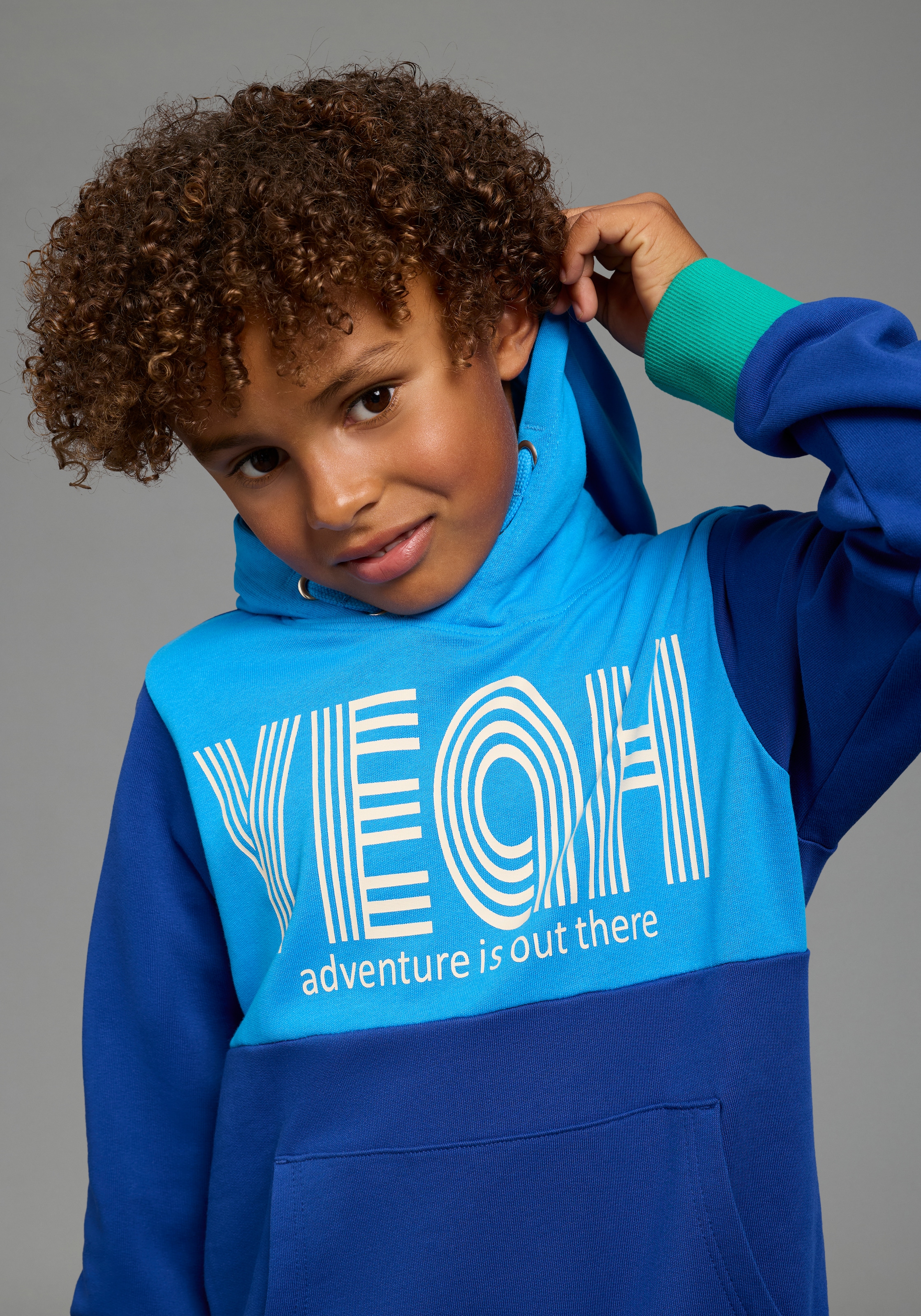Scout Kapuzensweatshirt »Hoodie in colorblocking Design und Print - NEU von SCOUT«, Colorblocking-Sweatshirt mit Kapuze und großem Druck, Basic-Passform
