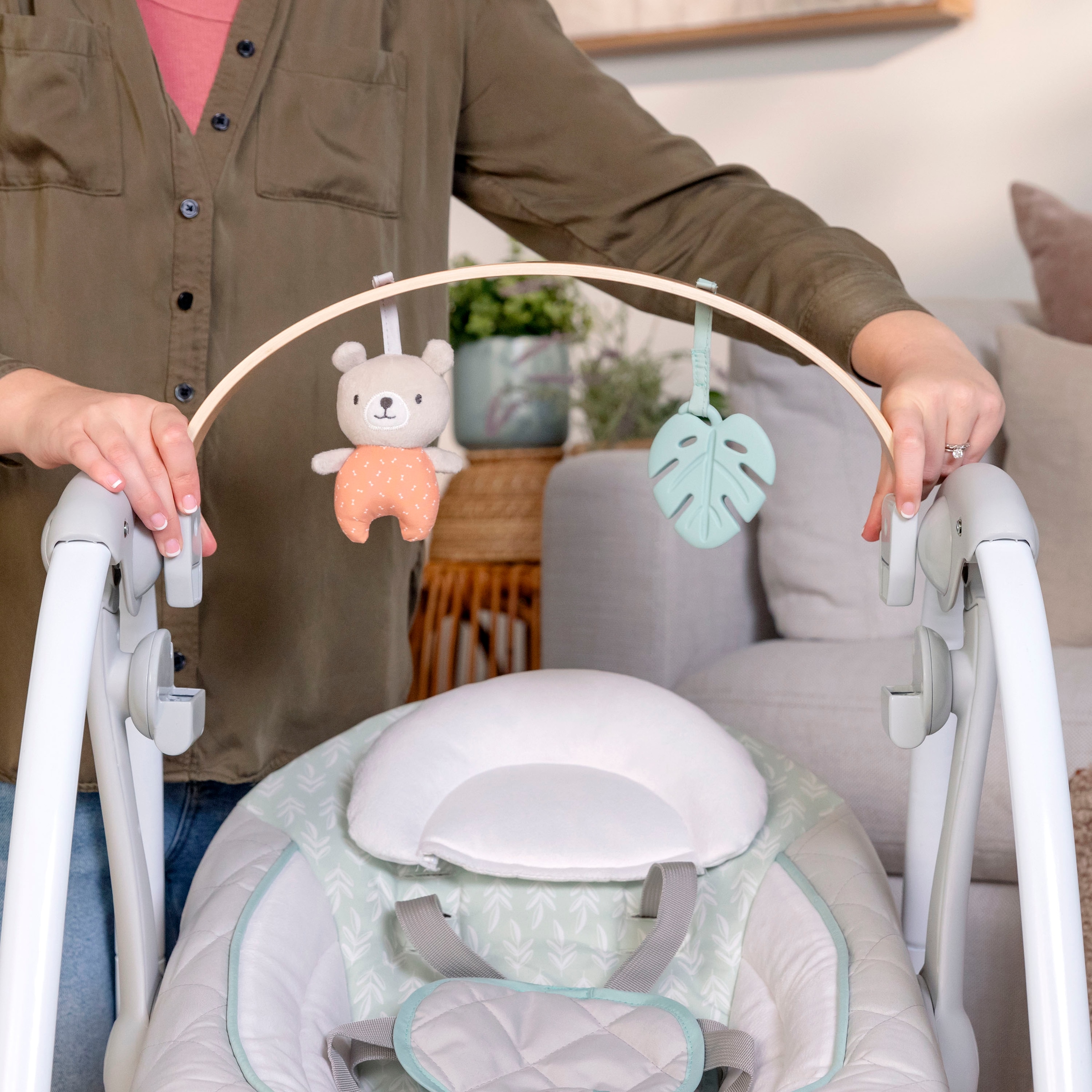 ingenuity Babywippe »Cozy Spot Swing 'n Go Portable Swing« bis 9 kg mit Sound-Effekt
