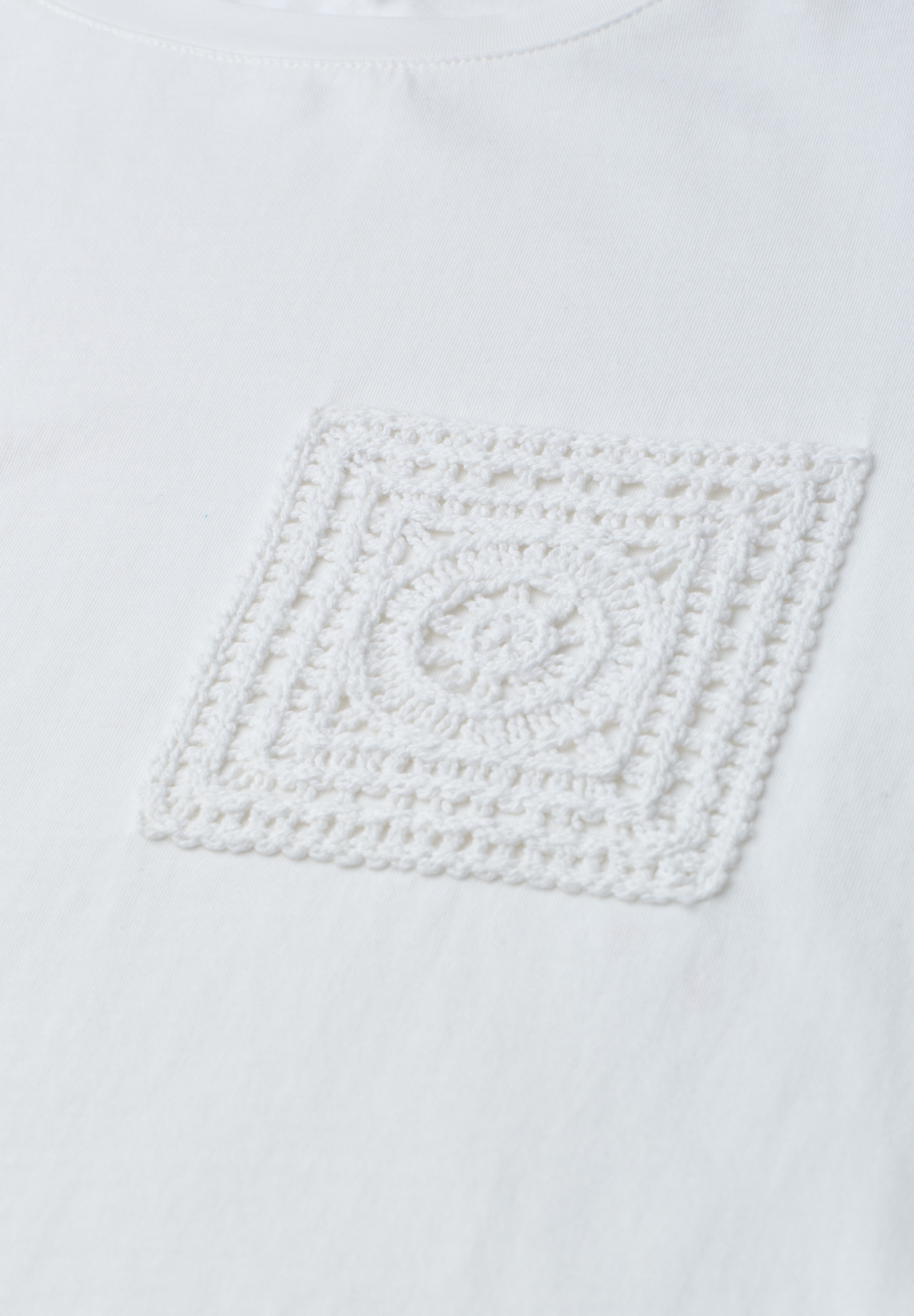 STREET ONE Kurzarmshirt Sommershirt mit Rundhals und Crochet-Tasche