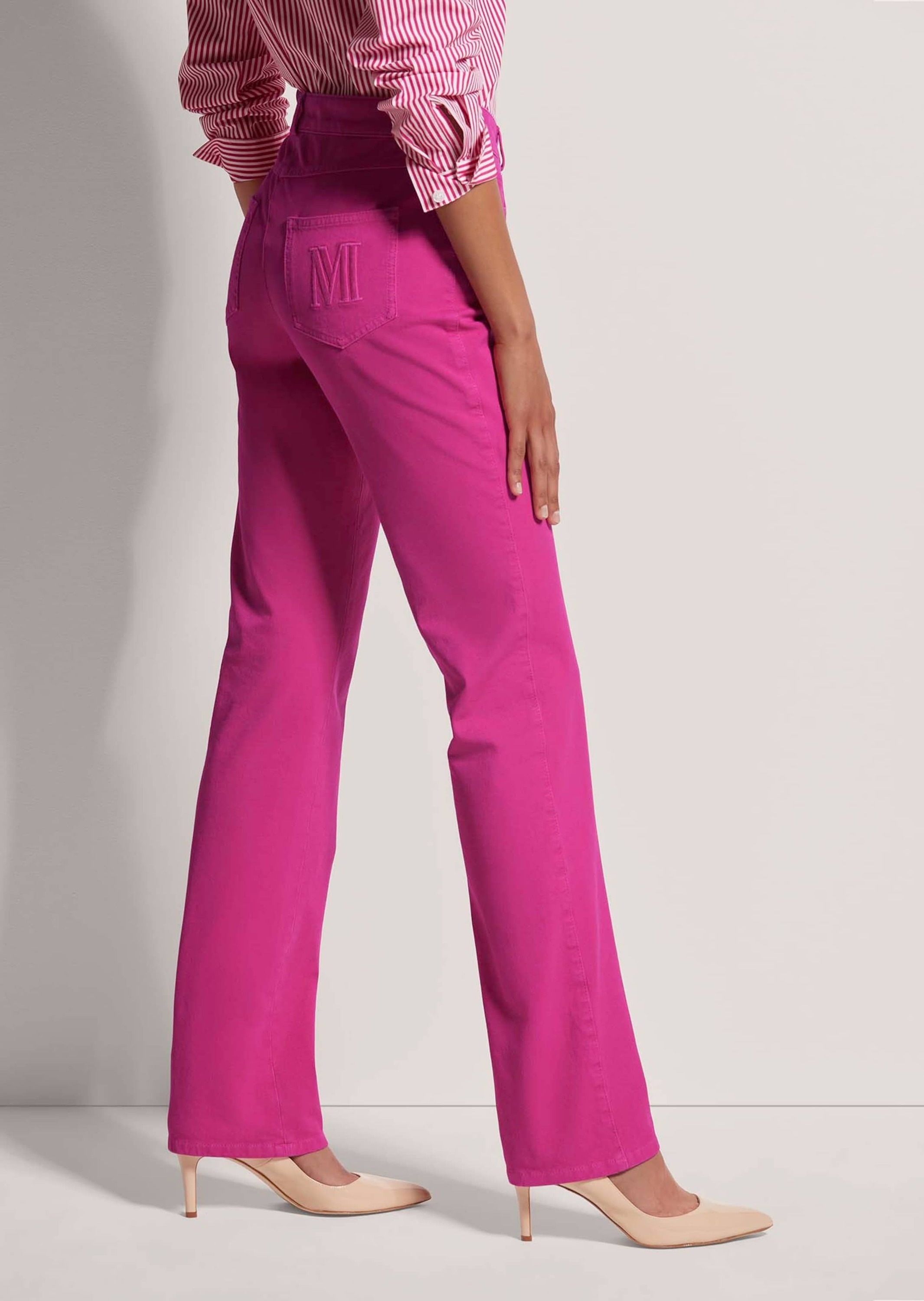 MADELEINE Regular-fit-Jeans »M-Jeans, weit M-Jeans in gerader Form mit Logo-Stickerei«