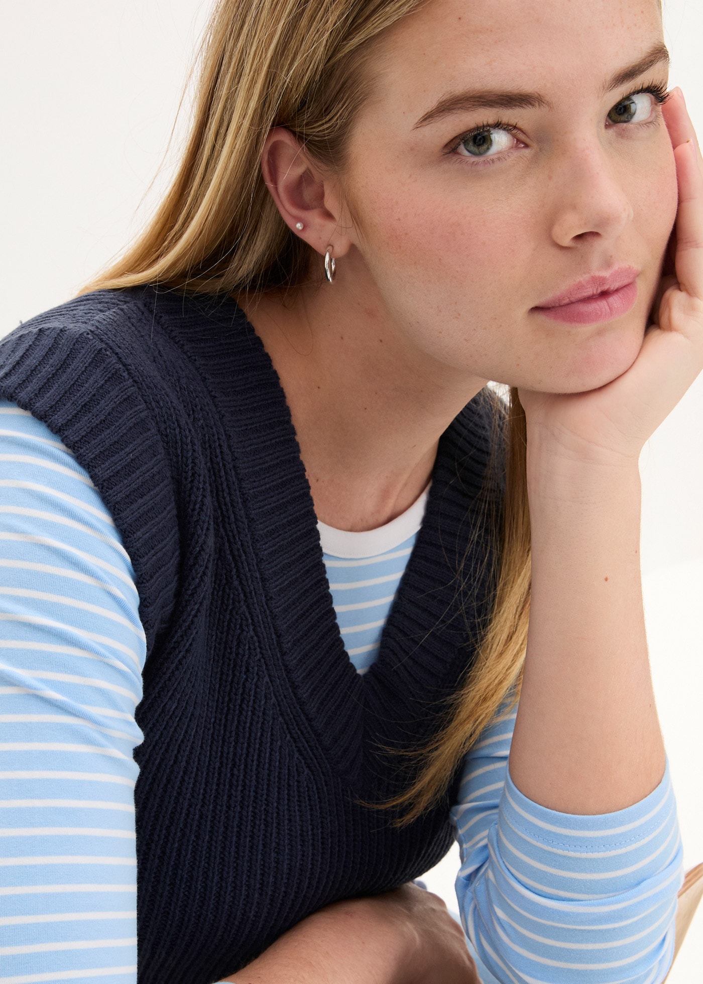 bonprix Pullunder »Pullunder« aus Polyacryl, mit V-Ausschnitt, lockere Passform, ohne Verschluss