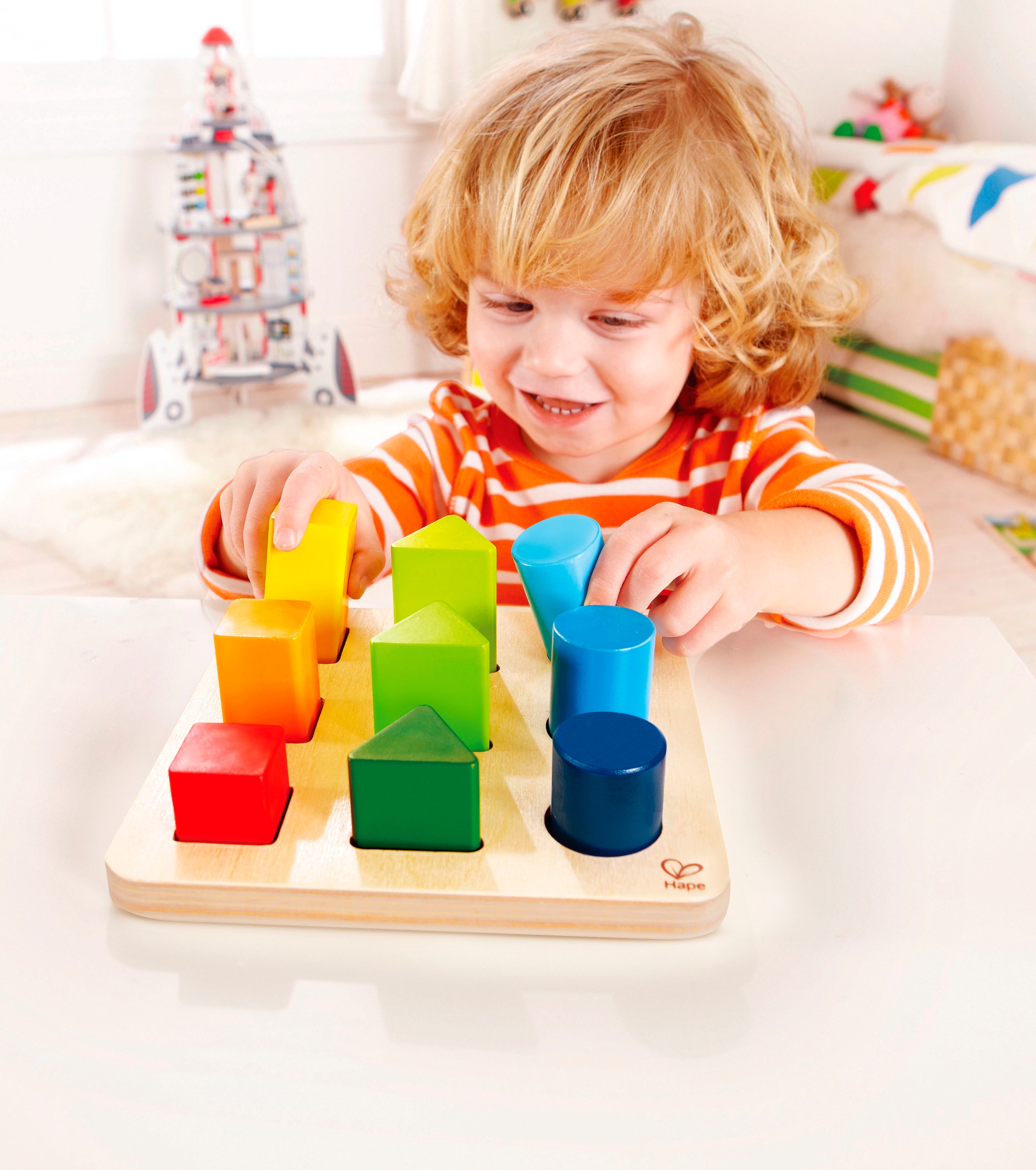Hape Steckspielzeug »Farben- und Formensortierer«