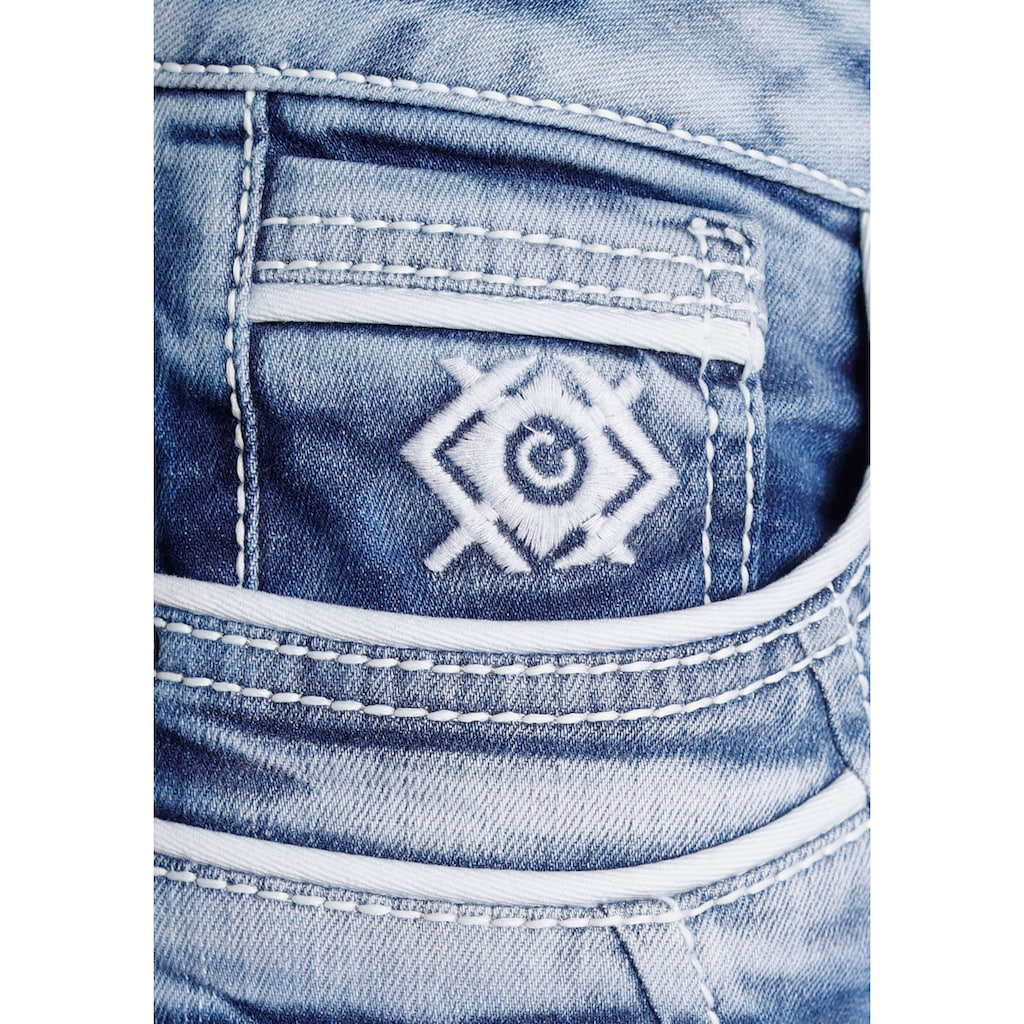 Cipo & Baxx Bermudas, in Denim und mit markanten Taschen