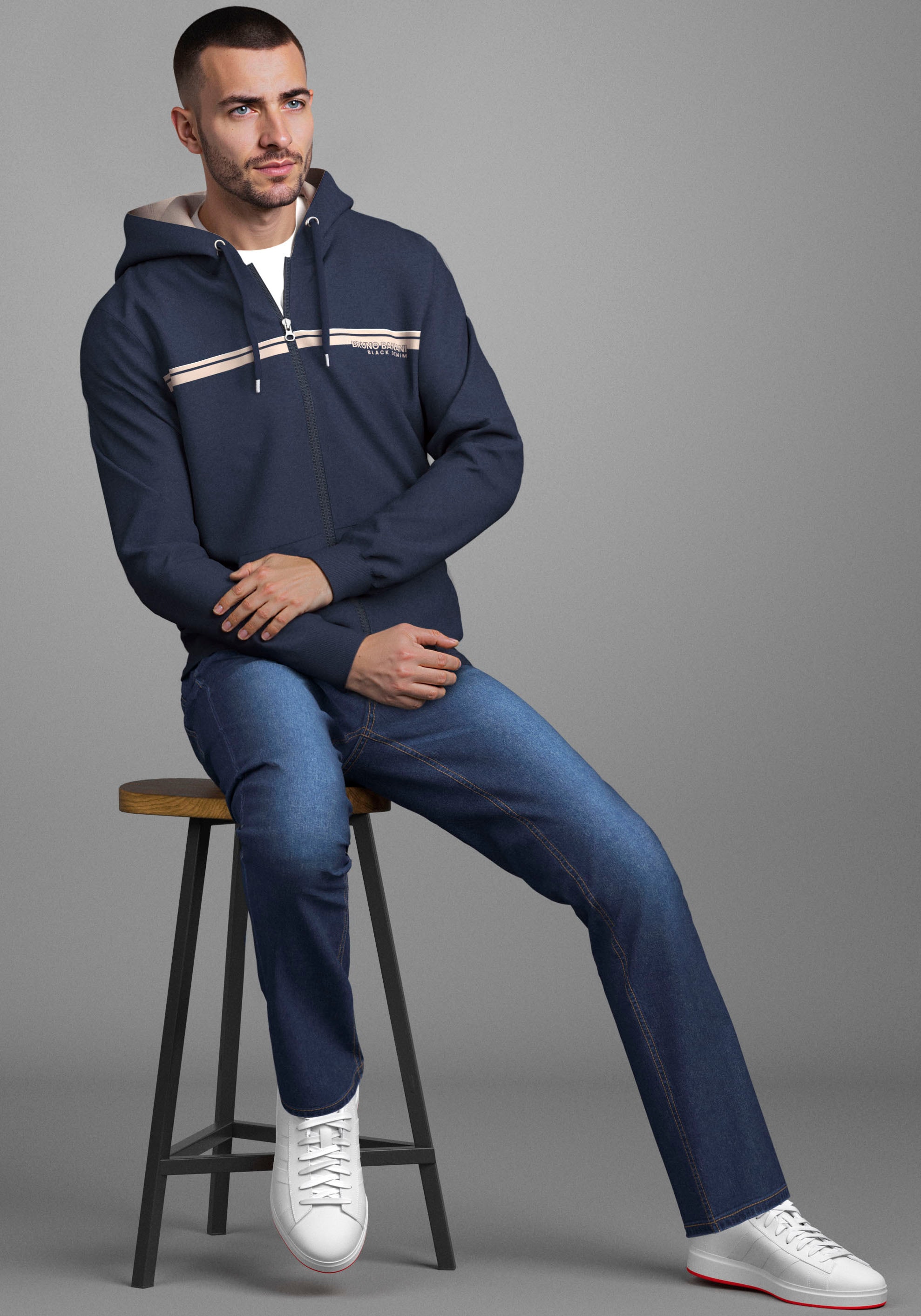 Bruno Banani Sweatjacke , moderner Brustprint
