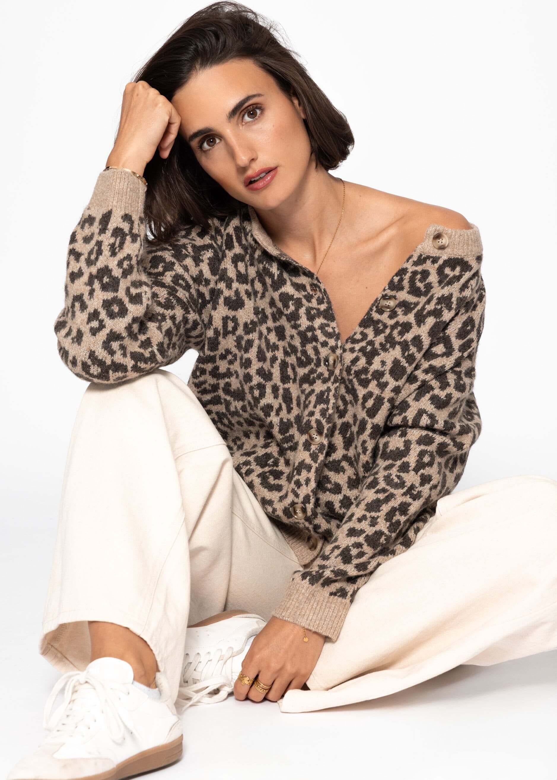 SASSYCLASSY Cardigan »Cardigan mit Leo-Muster« Cardigan mit Wollanteil mit Leopardenmuster Grau Schwarz Beige Braun