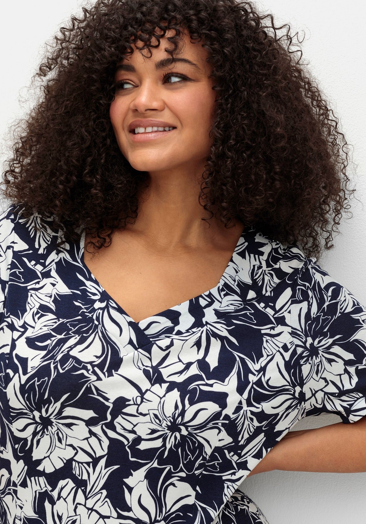 Sheego Jerseykleid »Jerseykleid in A-Linie, mit Blumenprint«