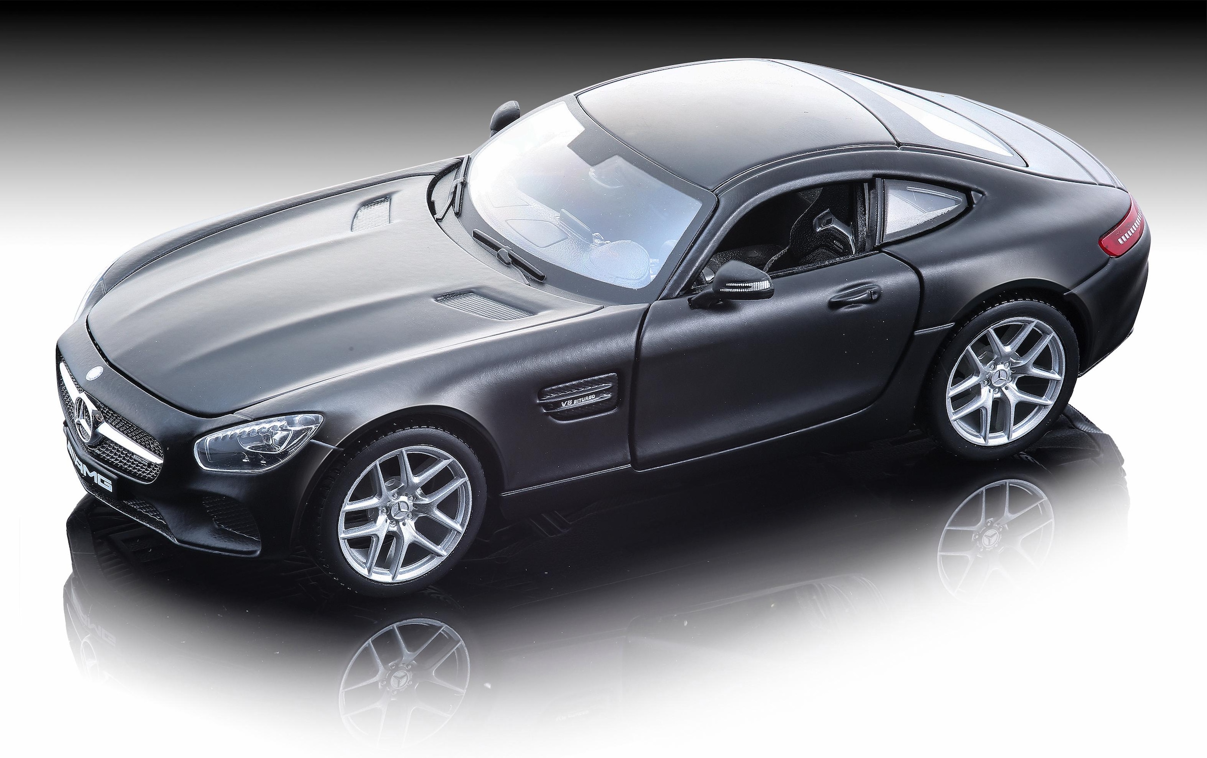 Maisto® Sammlerauto »Dull Black Collection, Mercedes AMG GT, 1:24, schwarz«, 1:24, aus Metallspritzguss