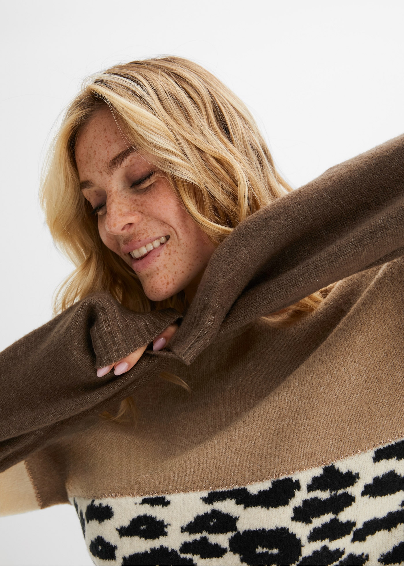 bonprix Strickpullover »Oversize-Pullover« Oversize-Fit, gemustert, Glitzergarn Details, Rundhals