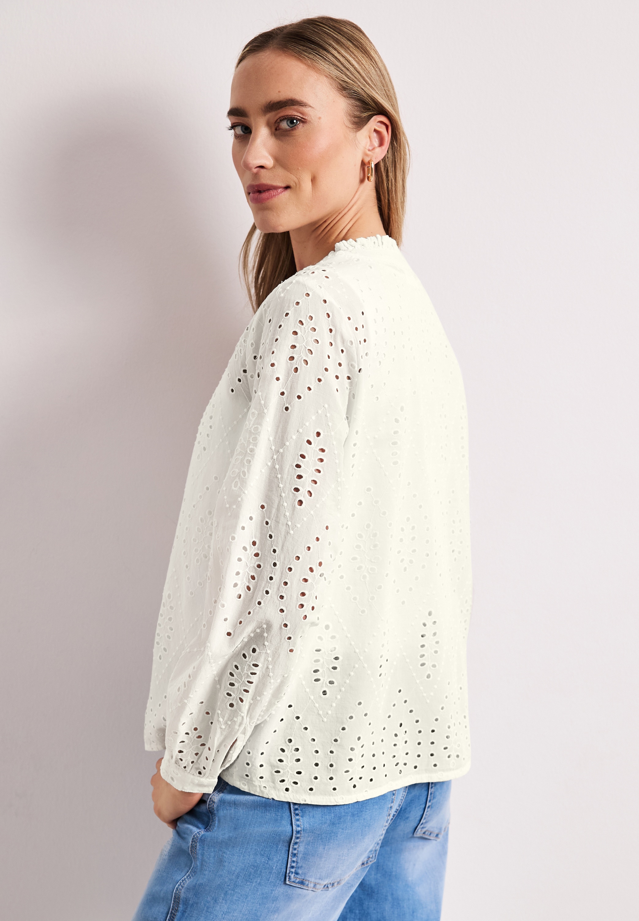 STREET ONE Langarmbluse Sommerbluse mit Split Neck und Rüschen-Details