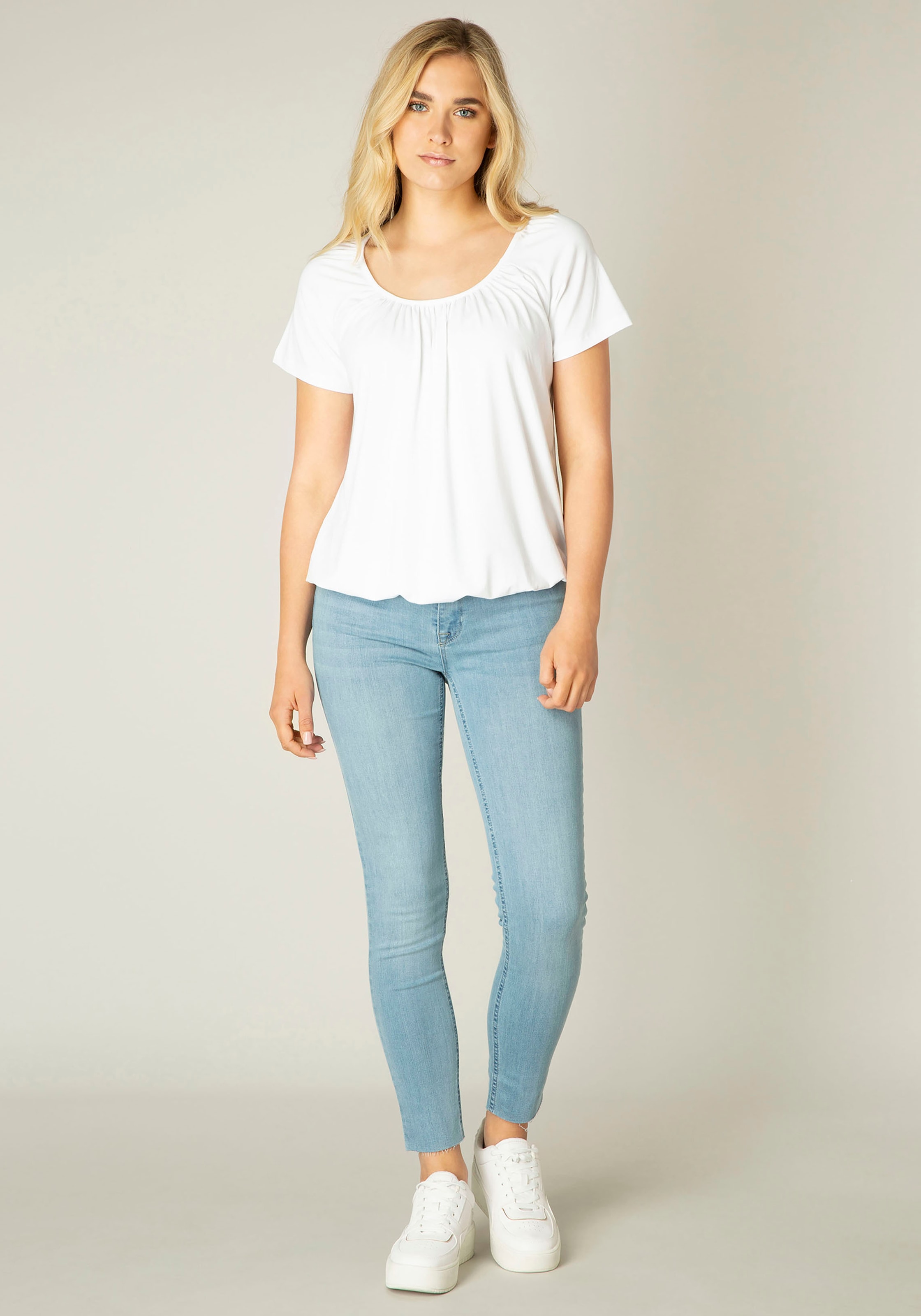 Base Level T-Shirt »Yona«, mit Raffung am Rundhalsausschnitt
