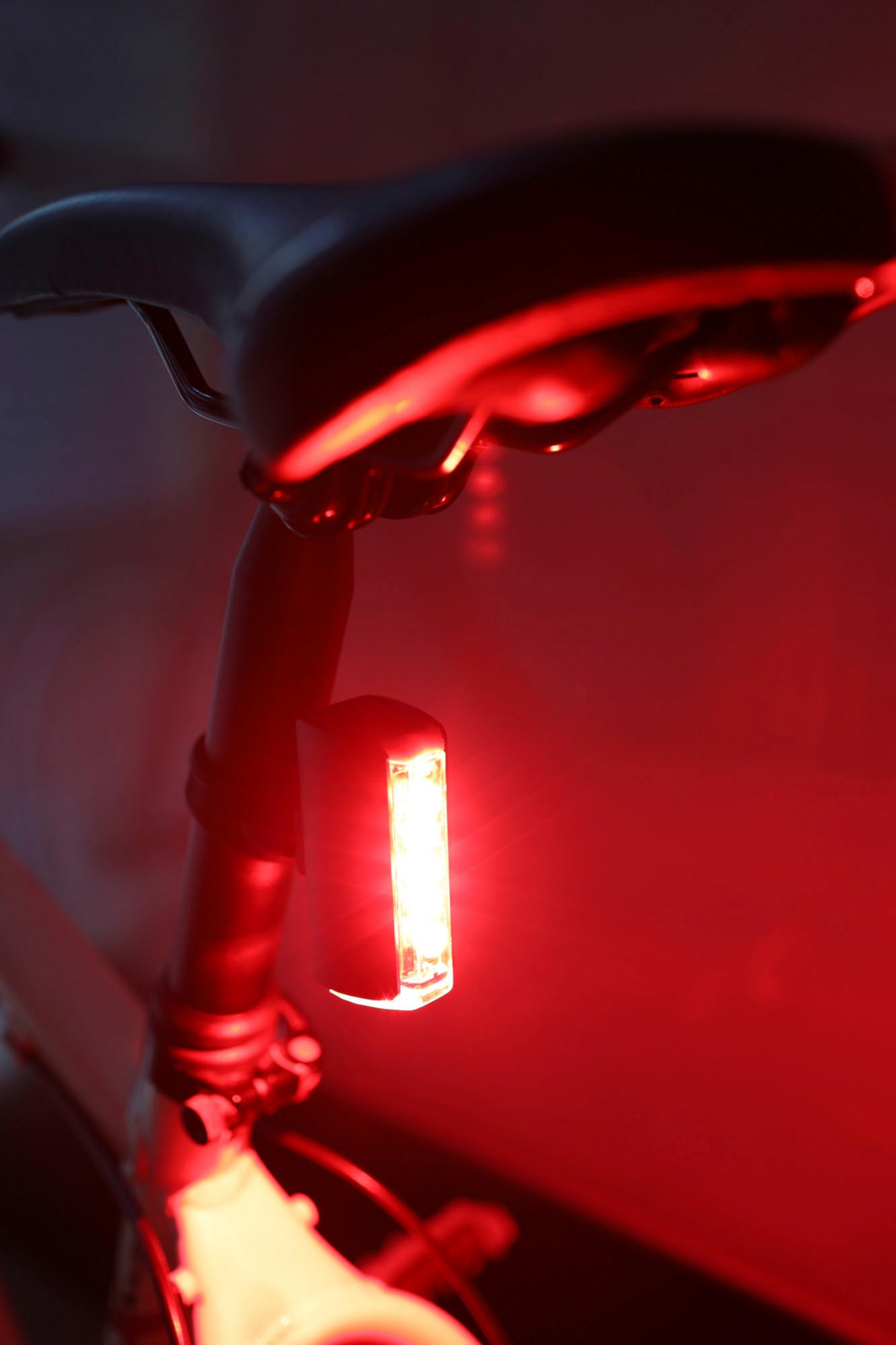 FISCHER Fahrrad Fahrrad-Rücklicht »LED-Akku Rücklicht TWIN STOP mit Bodenbeleucht. und Bremslichtfunktion«