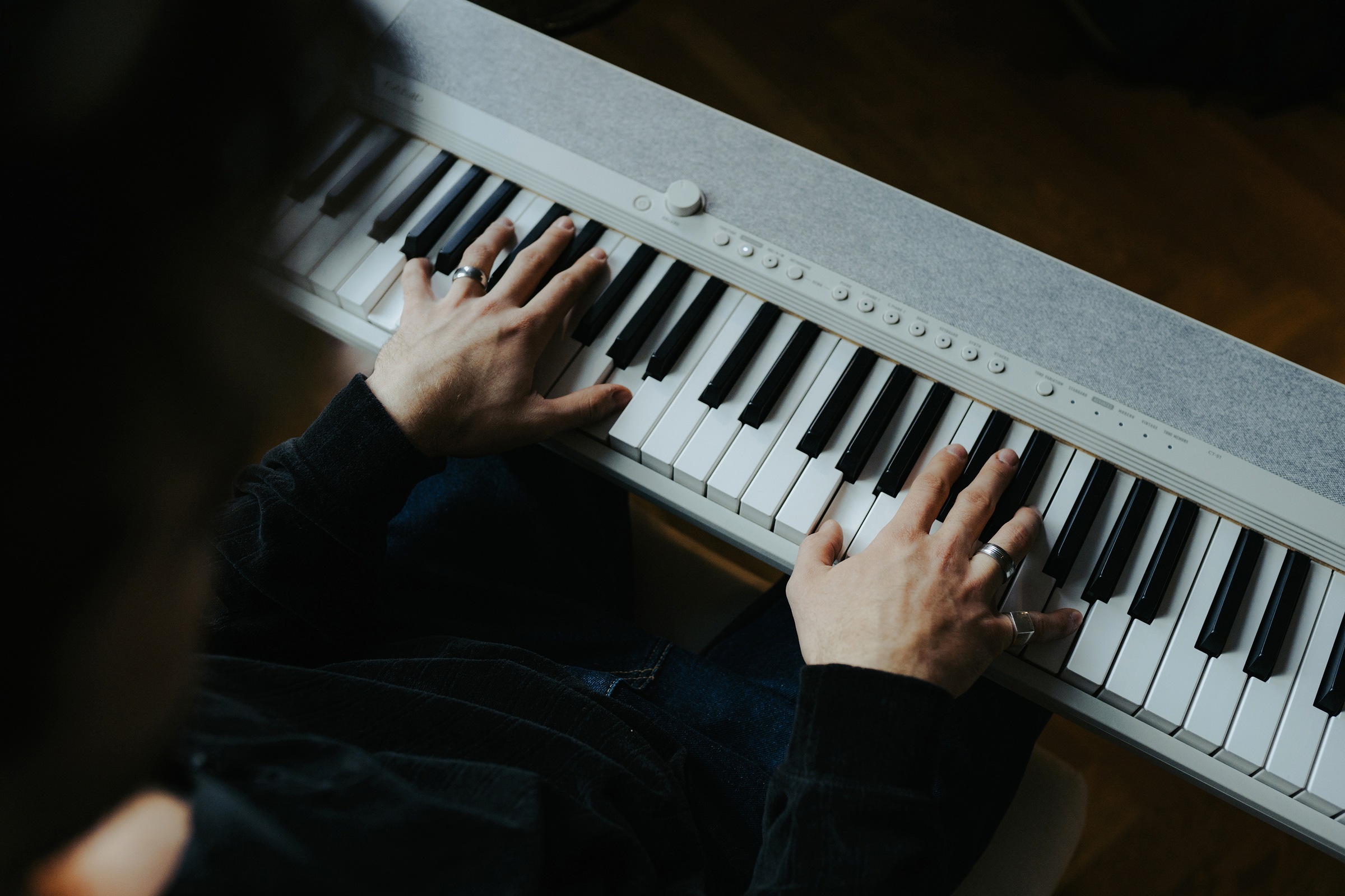CASIO Home-Keyboard »Piano-Keyboard-Set CT-S1WESET«, (Set, inkl. Keyboardständer, Sustainpedal und Netzteil), ideal für Piano-Einsteiger und Klanggourmets;