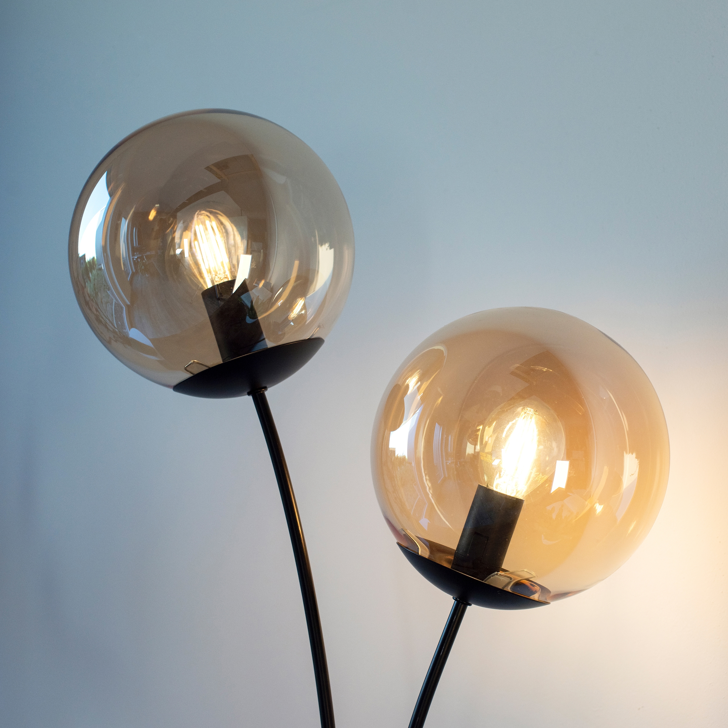bei 6 mit flammig-flammig, Oberfläche OTTO großen lackiert Glaskörpern, andas Stehlampe amberfarbigen »Nymölla«, online schwarz