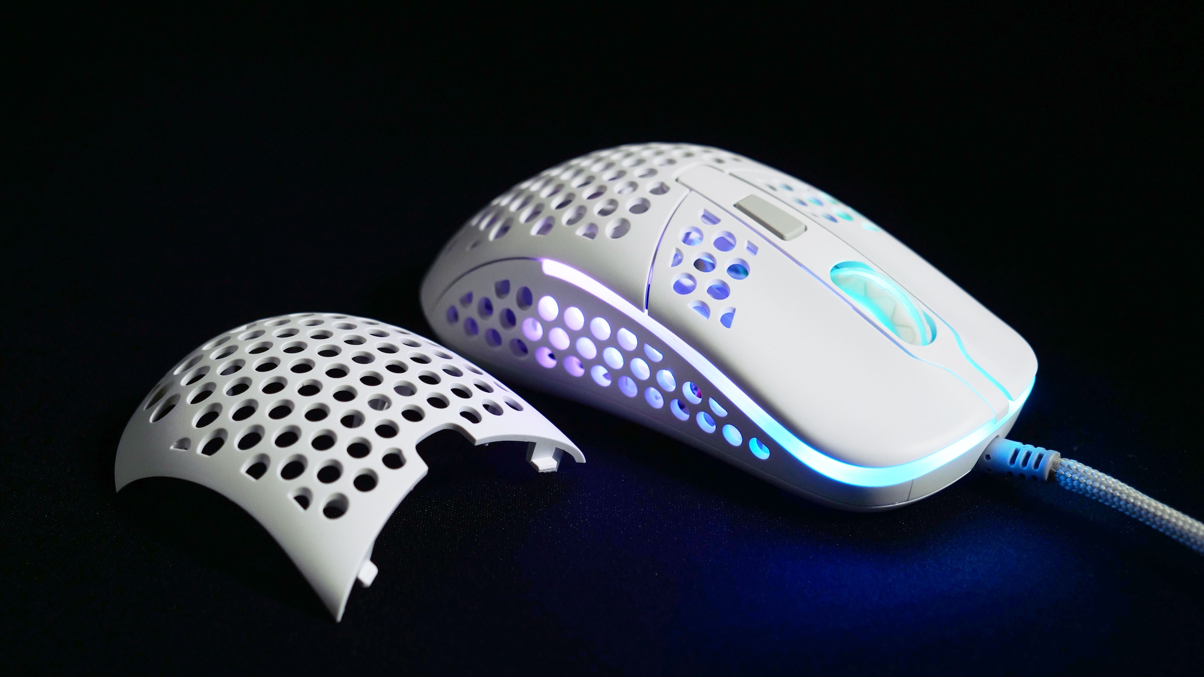 Cherry Xtrfy Gaming-Maus »M42 RGB«, kabelgebunden, ultraleichte Gaming-Maus