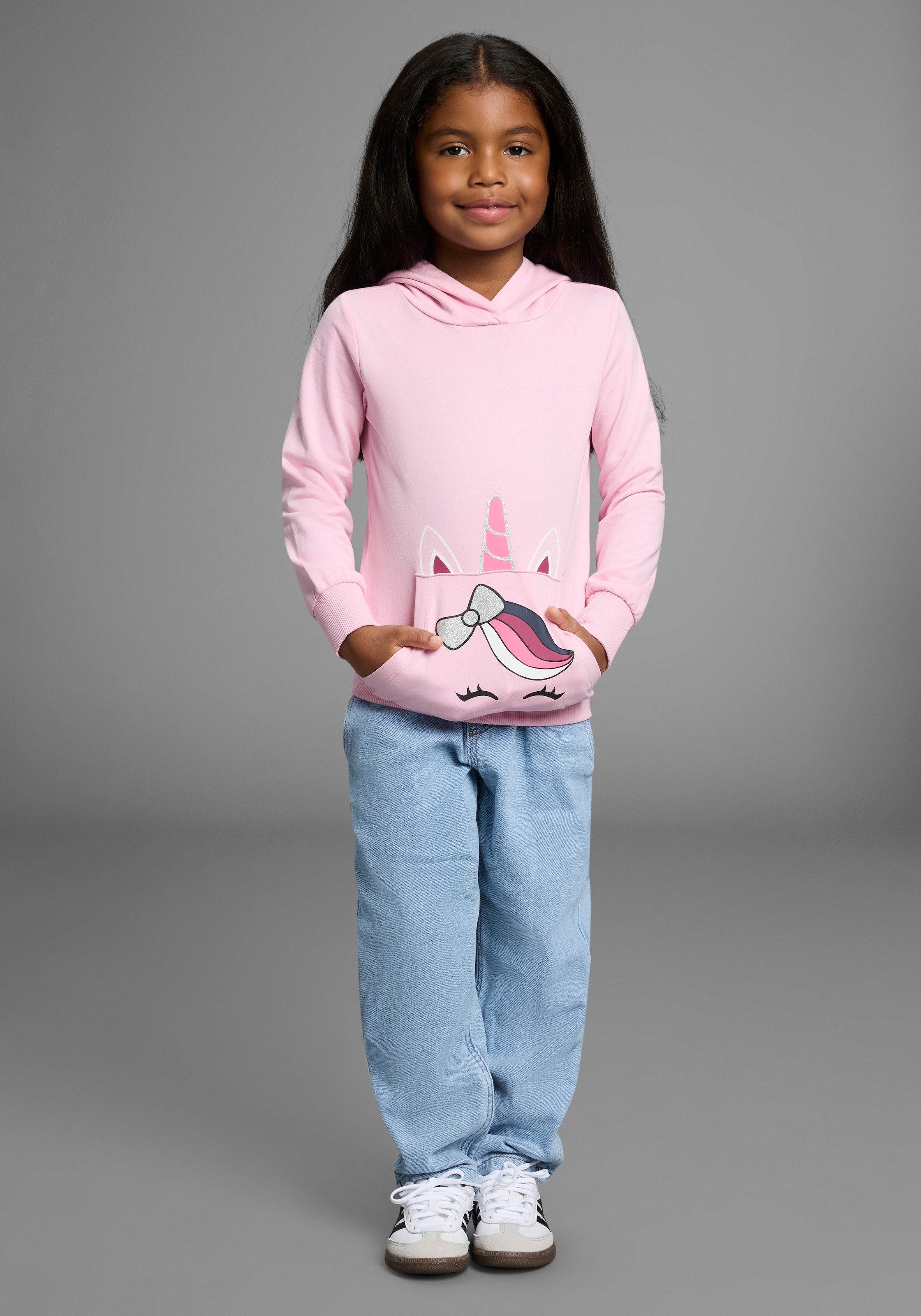 KIDSWORLD Kapuzensweatshirt », Longsweatshirt mit niedlichem Einhorn«, Langarm, Basic-Passform, bedruckt, mit Kapuze, aus Baumwolle