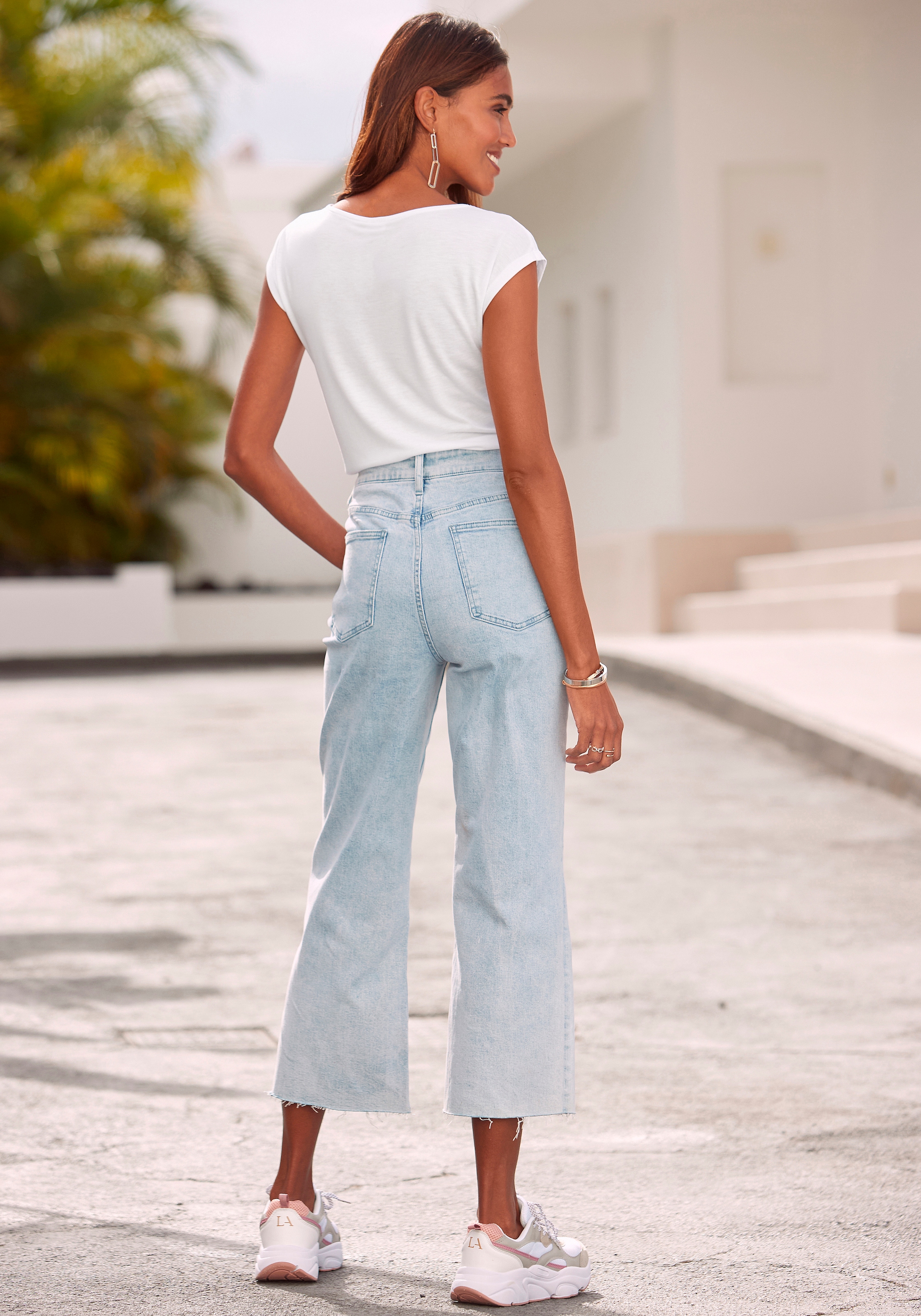 Shop LASCANA OTTO ausgefransten mit Beinabschlüssen im Online 7/8-Jeans, leicht