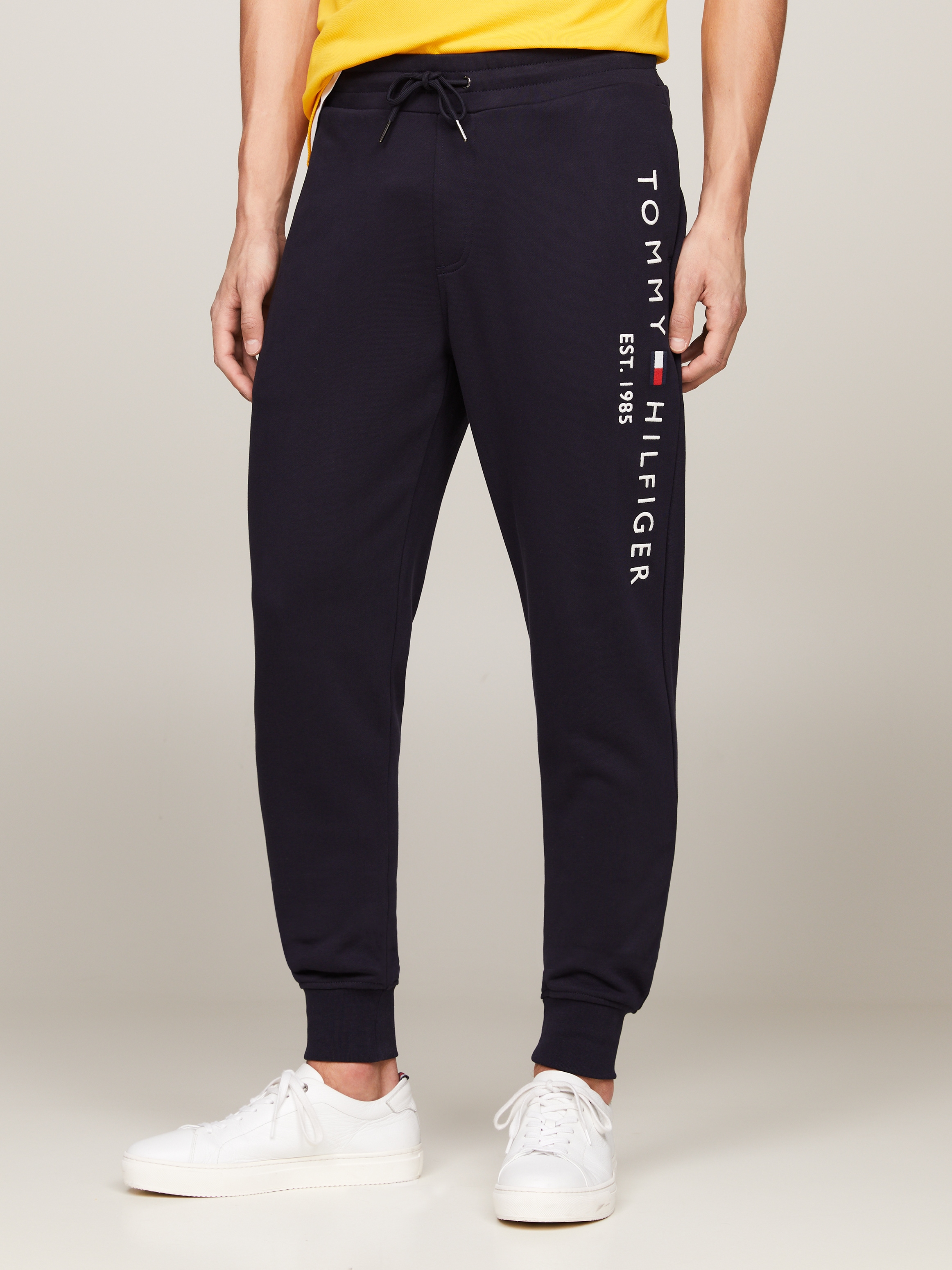 Sweathose »BASIC BRANDED SWEATPANTS«, mit großem Tommy Hilfiger Schriftzug