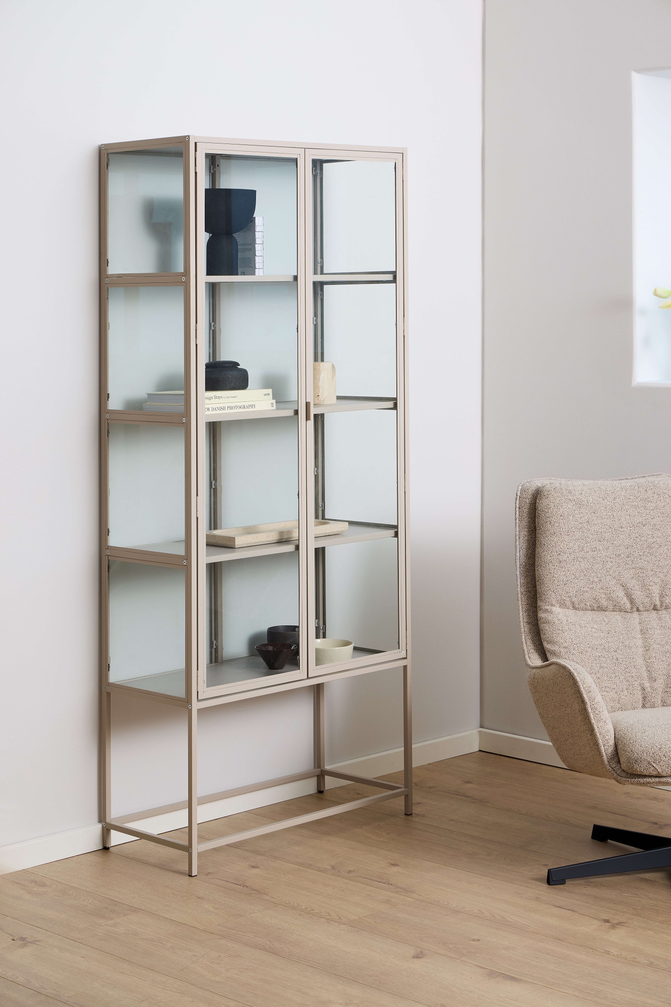 ACTONA GROUP Glasvitrine »Seaford, Vitrine« Vitrine, grauer Stahl, Oberboden und 4 Einlegeböden, 77x 35 x 185,6 cm