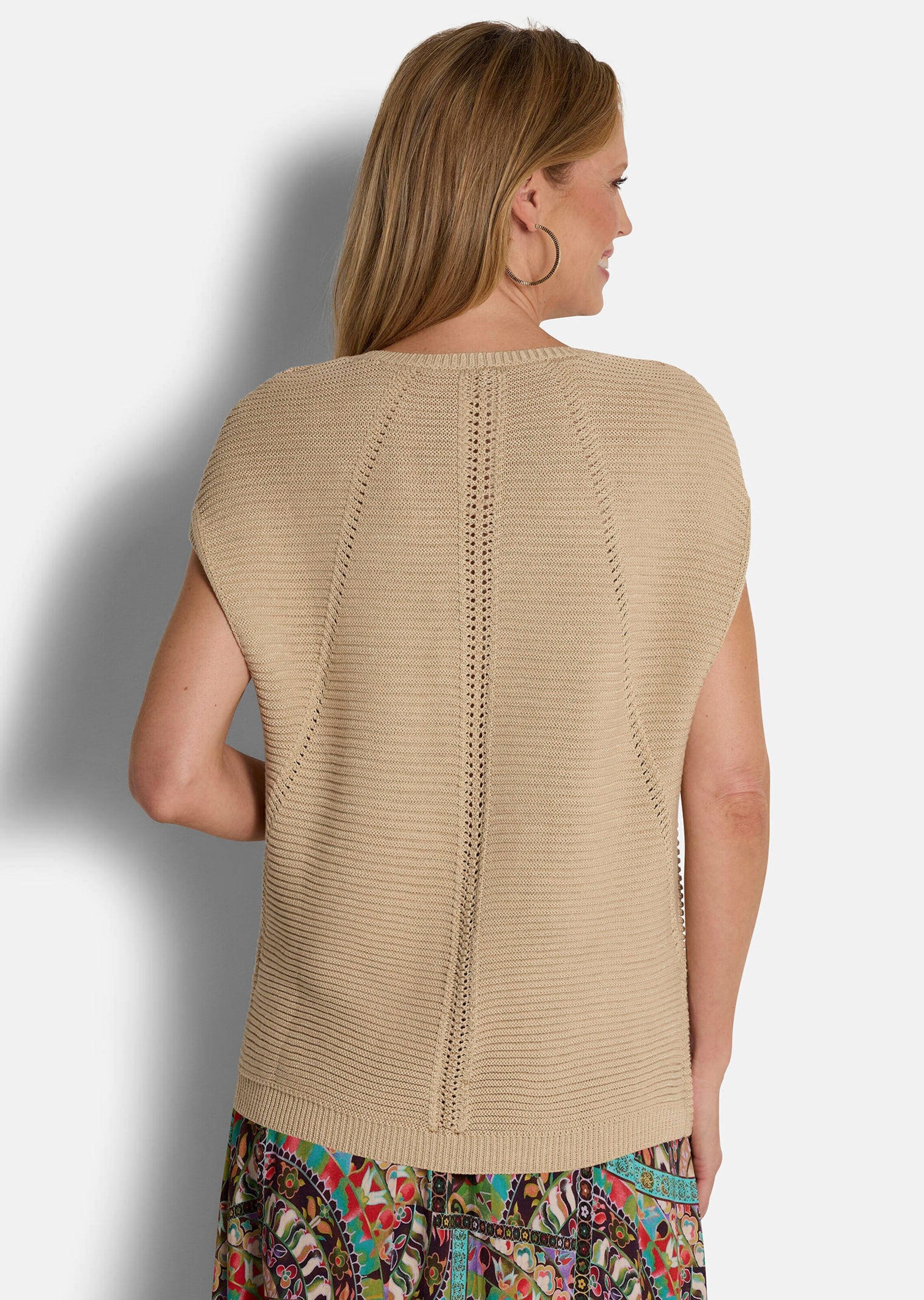 GOLDNER Rundhalspullover »Kurzgröße Rippstrickpullover mit V-Ausschnitt« gold farbiges Garn mit verstickt