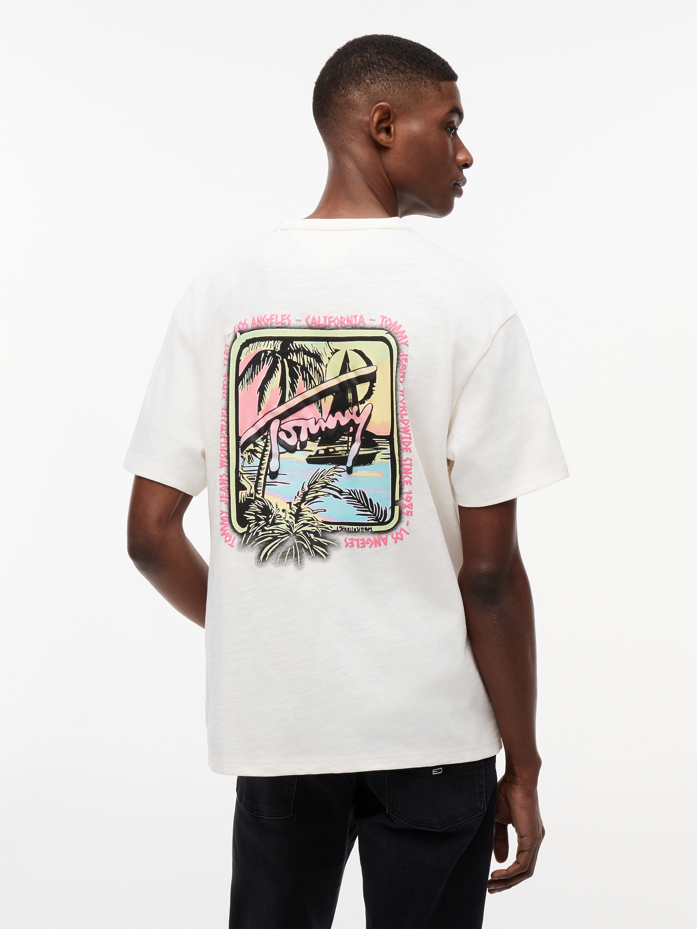 Tommy Jeans T-Shirt »TJM RELAXED NOVELTY« relaxed Fit mit strukturierter Rückengrafik