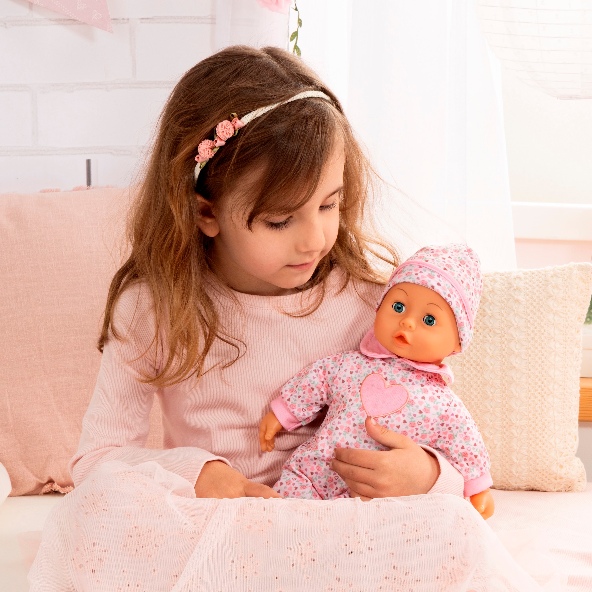 Bayer Babypuppe »First Words Baby, 38 cm, Herzen rosa«, (3 tlg.), mit Schlafaugen und Babygeräuschen