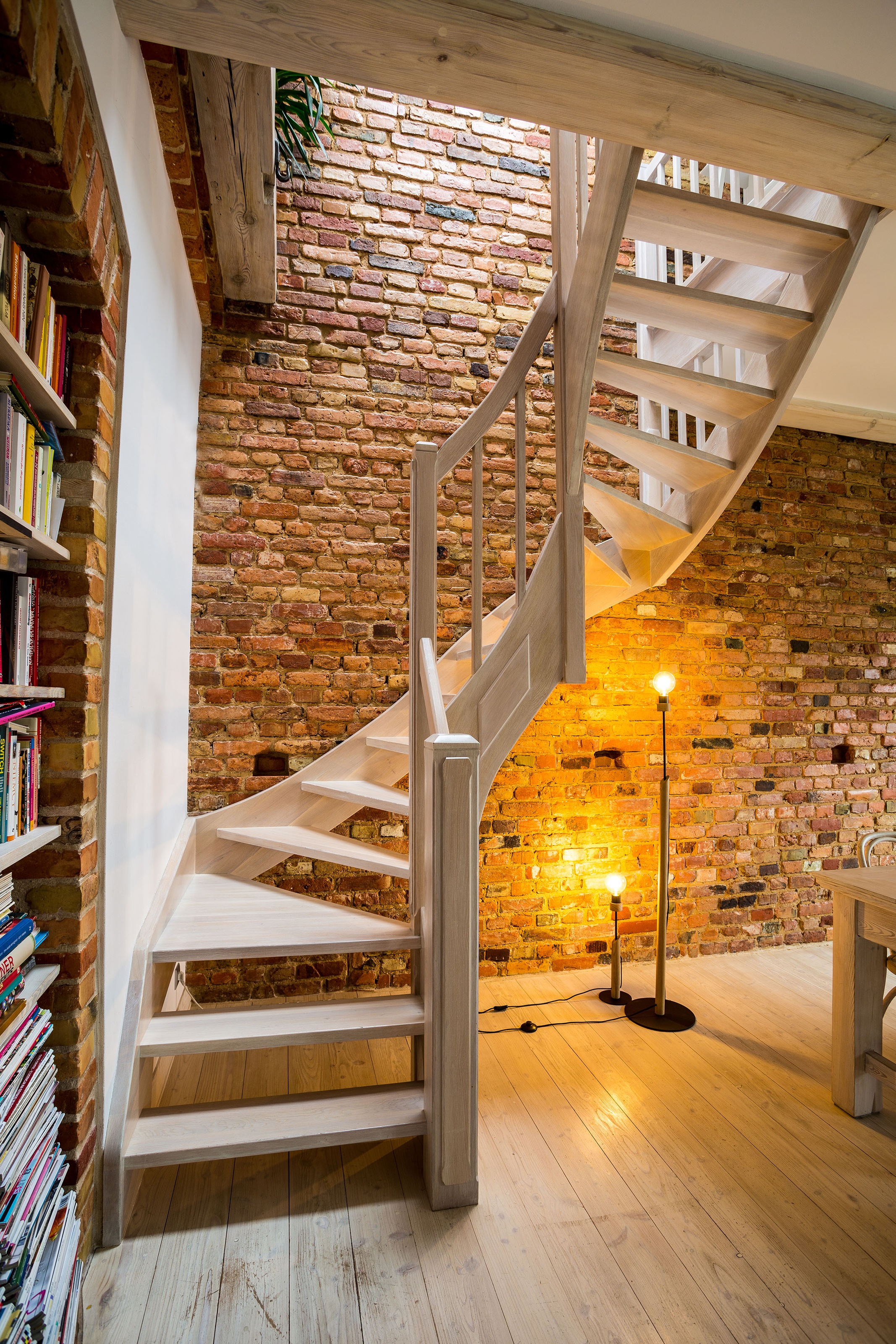 BRITOP LIGHTING Stehlampe »SOLANGE«, Leuchtmittel E27 | Leuchtmittel wechselbar-ohne Leuchtmittel, Aus Eichenholz, Nachhaltig mit FSC®-Zertifikat,mit Fußschalter