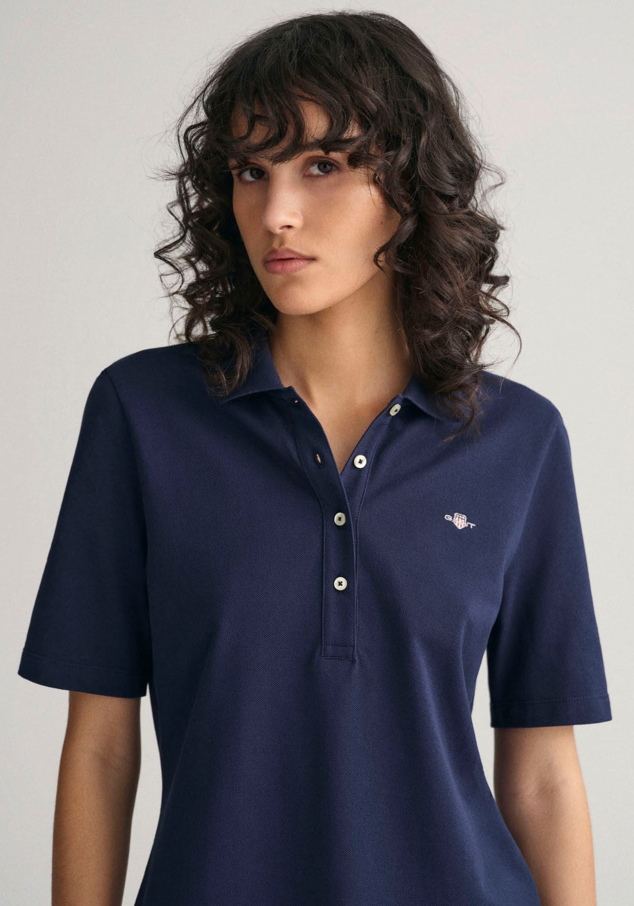 Gant Poloshirt »SLIM SHIELD KA PIQUE POLO«, mit grafischer Logostickerei auf der Brust