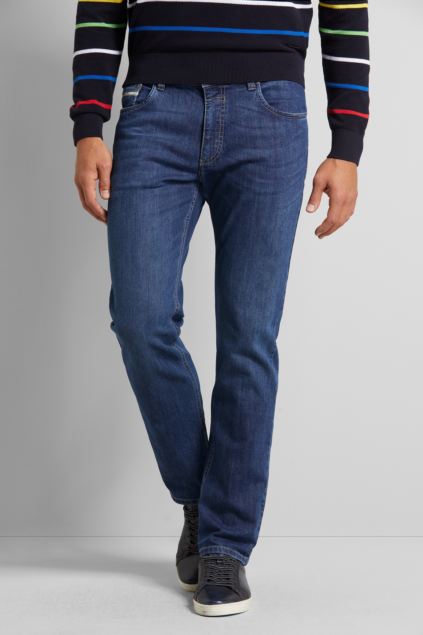 bugatti 5-Pocket-Jeans, mit einem leichten Used-Look