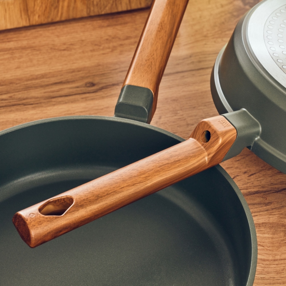 RESTO Kitchenware Bratpfanne »Sadr, Universalpfanne langlebig und spülmaschinenfest«, Aluminiumguss, (1 tlg.), Innere Queenhome-Antihaftbeschichtung für mehr Widerstandsfähigkeit