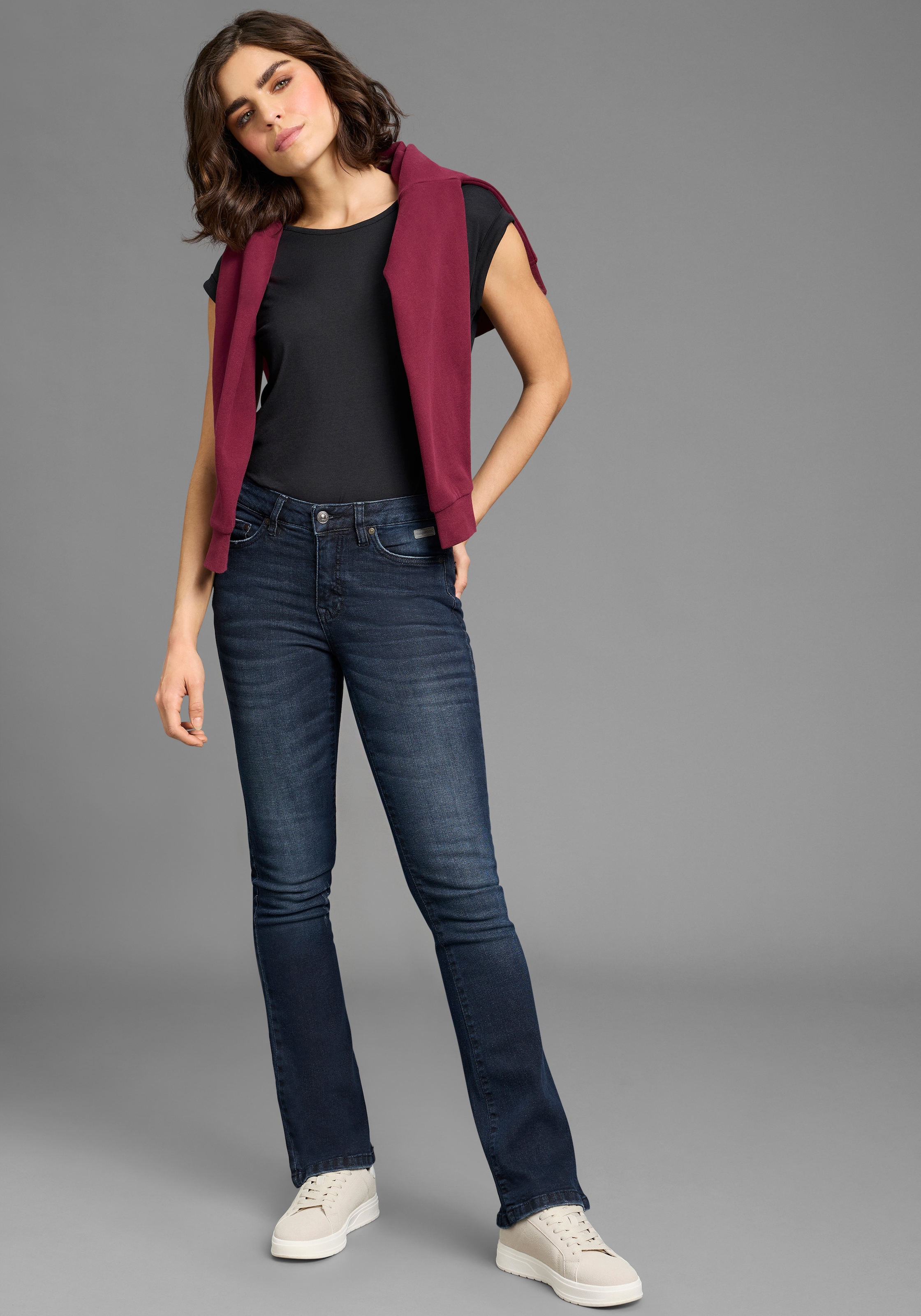 KangaROOS 5-Pocket-Jeans ausgestellte Beinform,  Used-Waschung,  normale Leibhöhe