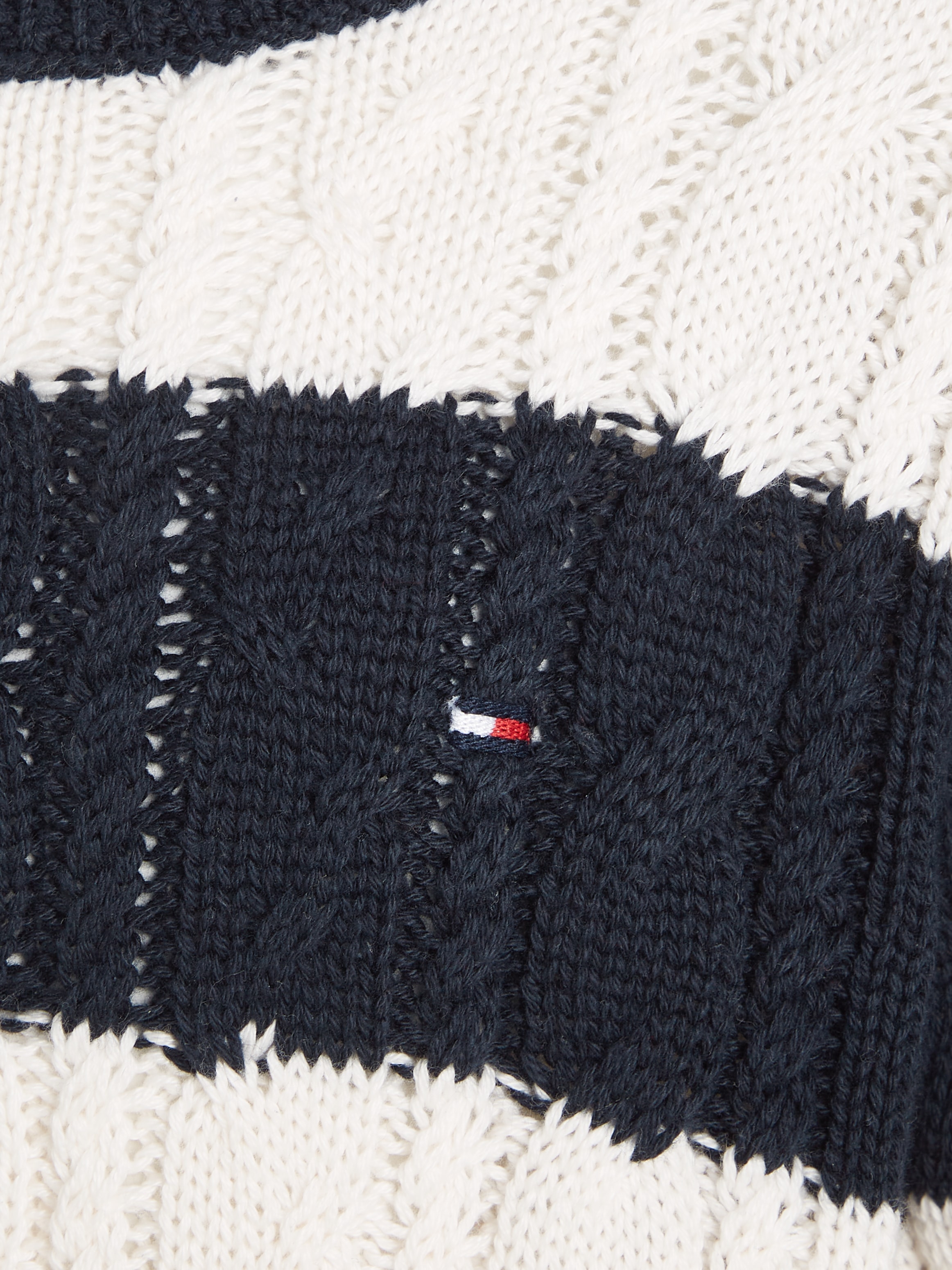 Tommy Hilfiger Strickpullover »COLORBLOCK CABLE REGULAR SWEATER«, Kinder bis 16 Jahre mit Logostickerei