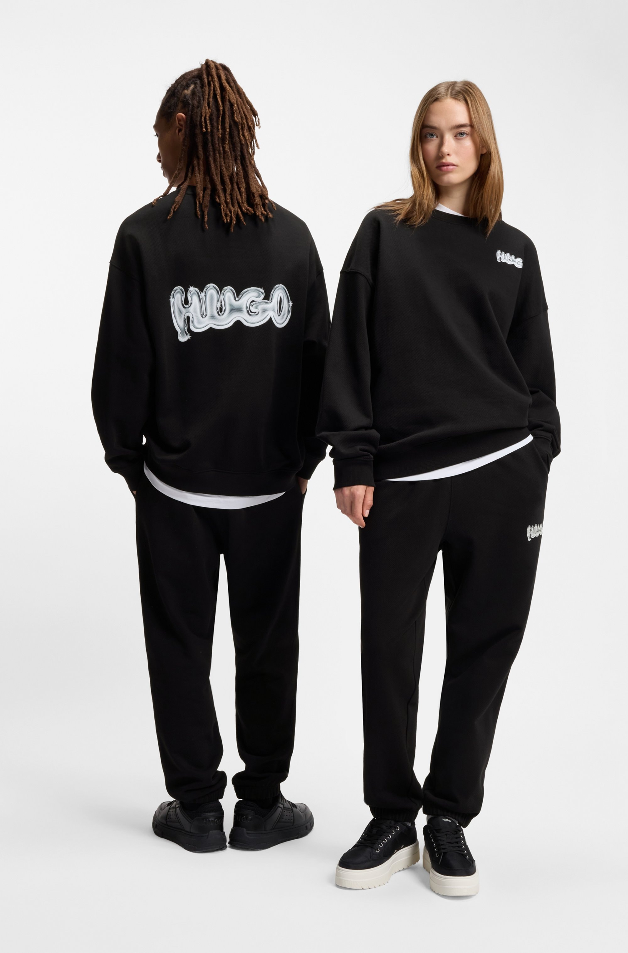 HUGO Blue Sweatshirt »Nyrocrew«, Rückenaufdruck in Chrom-Optik, Rundhalsausschnitt, Loose fit