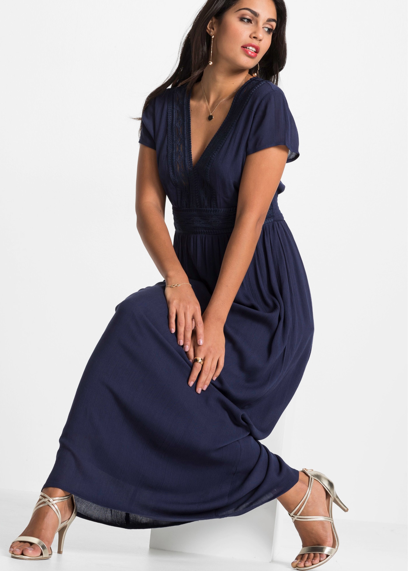 bonprix Maxikleid eleganter Stil, mit gehäkelter Spitze, aus Viskose, Loose Fit