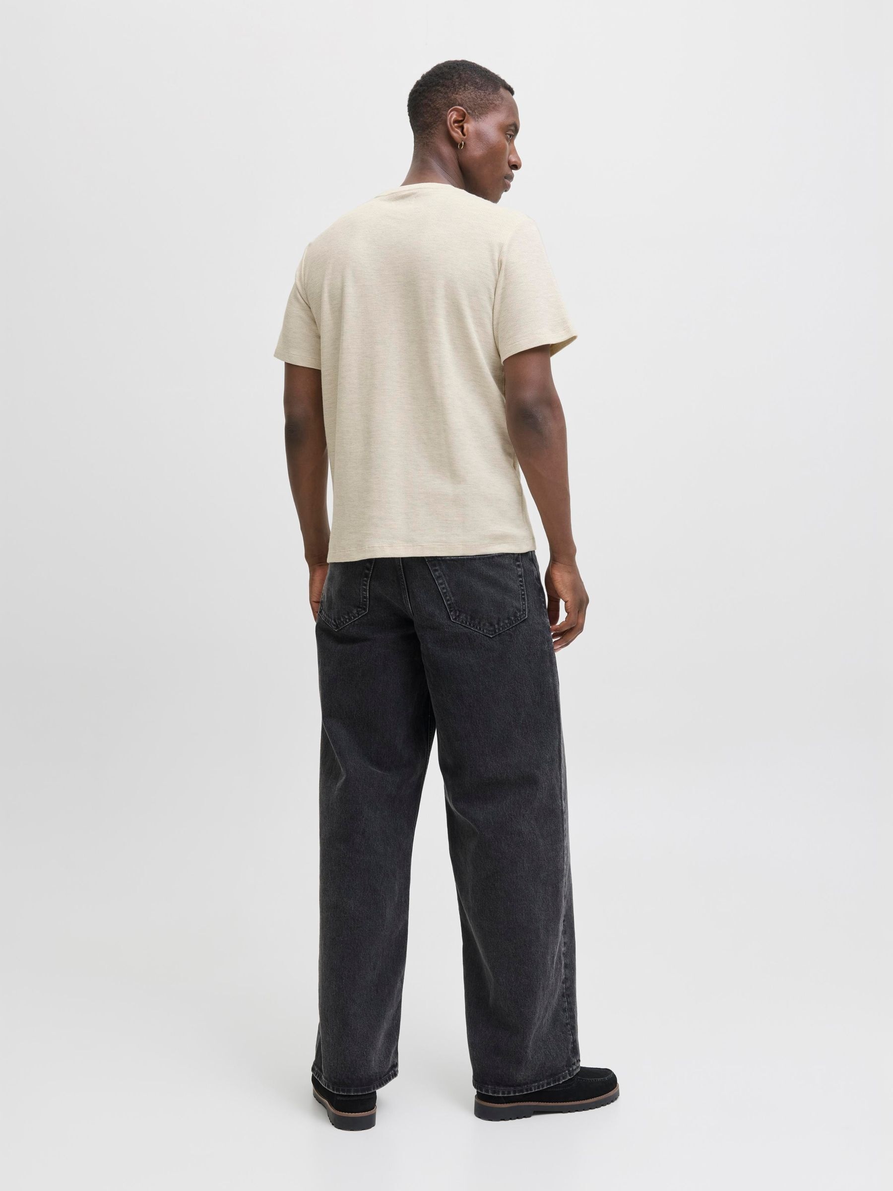 Jack & Jones T-Shirt »JJEAUSTIN TEE SS NOOS«, mit Markenlabel