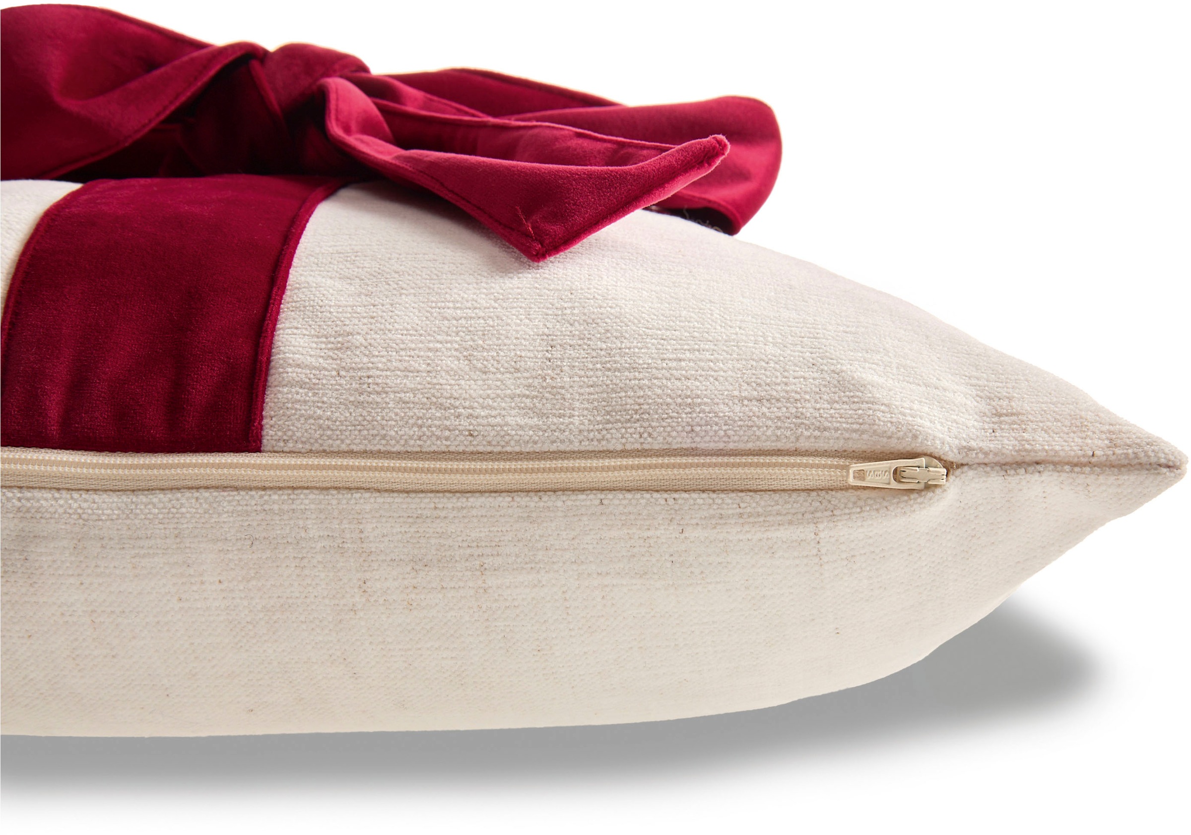 TOM TAILOR HOME Dekokissen »Present«, mit aufgesetzter Geschenkschleife